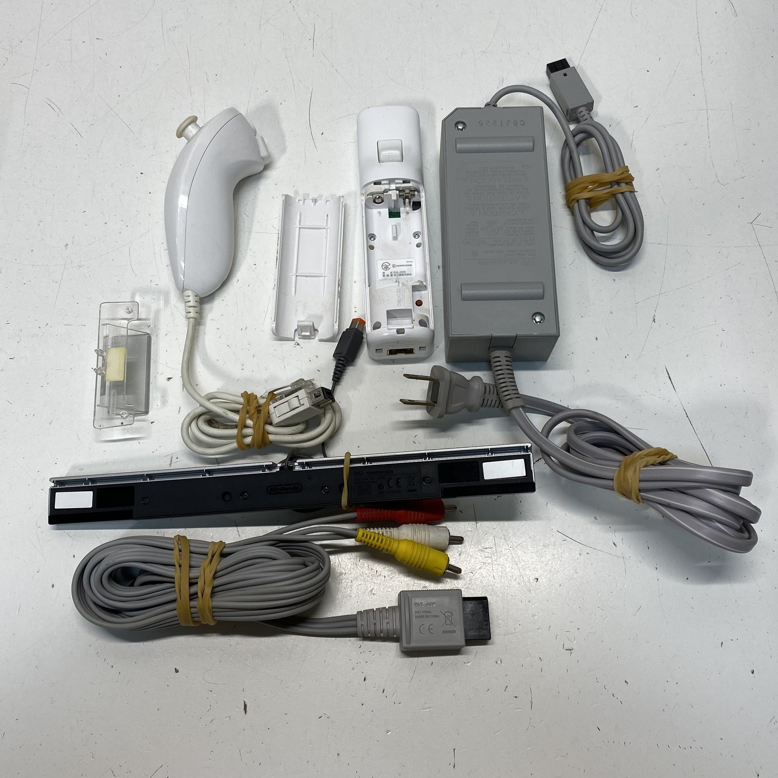 Nintendo Wii Console Black RVL-101 Controller Nunchuk Sensor Bar Cables Lot