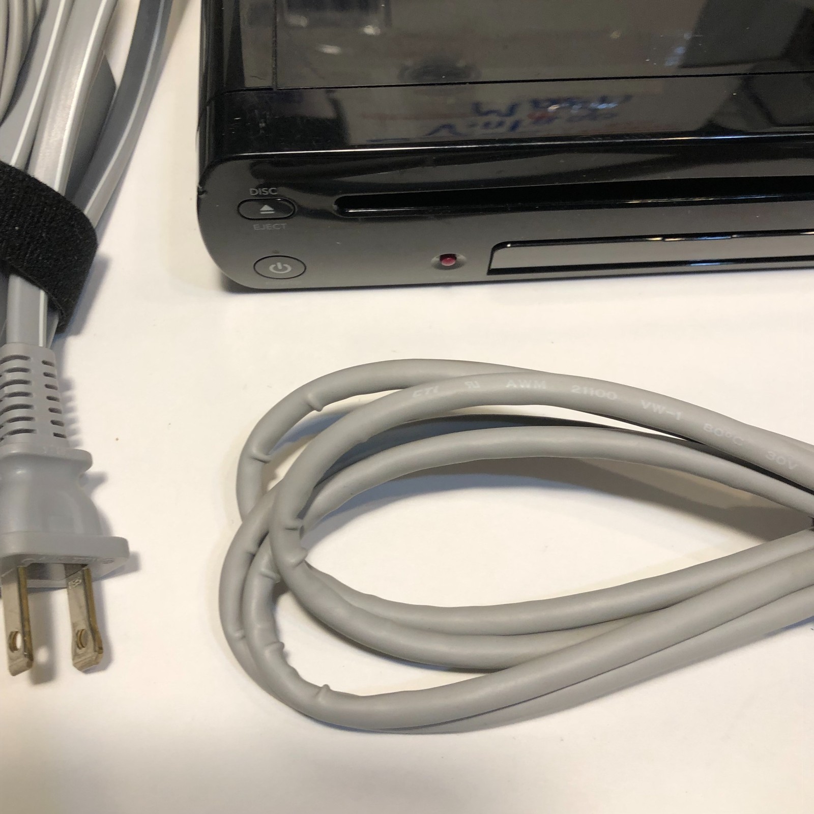 Nintendo Wii U 32GB Console WUP 101 (02) with Gamepad WUP 010 (New Battery)