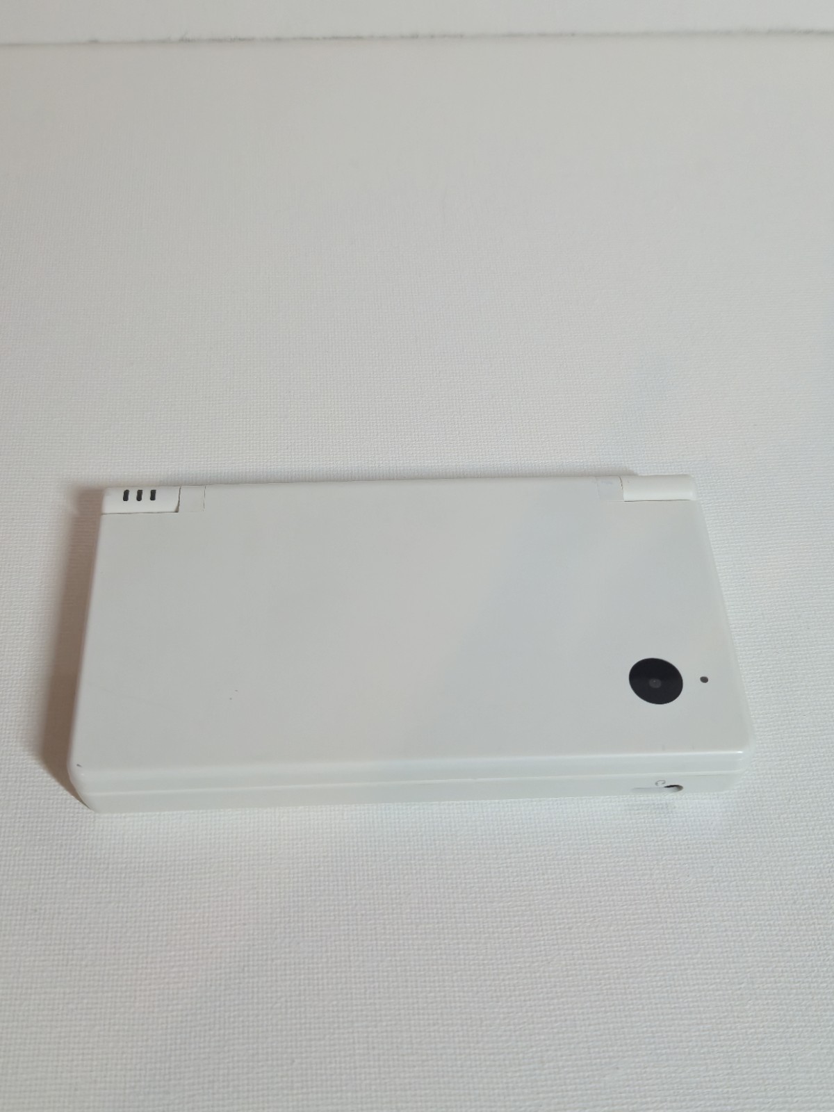Nintendo DSi White Handheld Console NTSC-J w/ Stylus, 16gb Samsung SD Card
