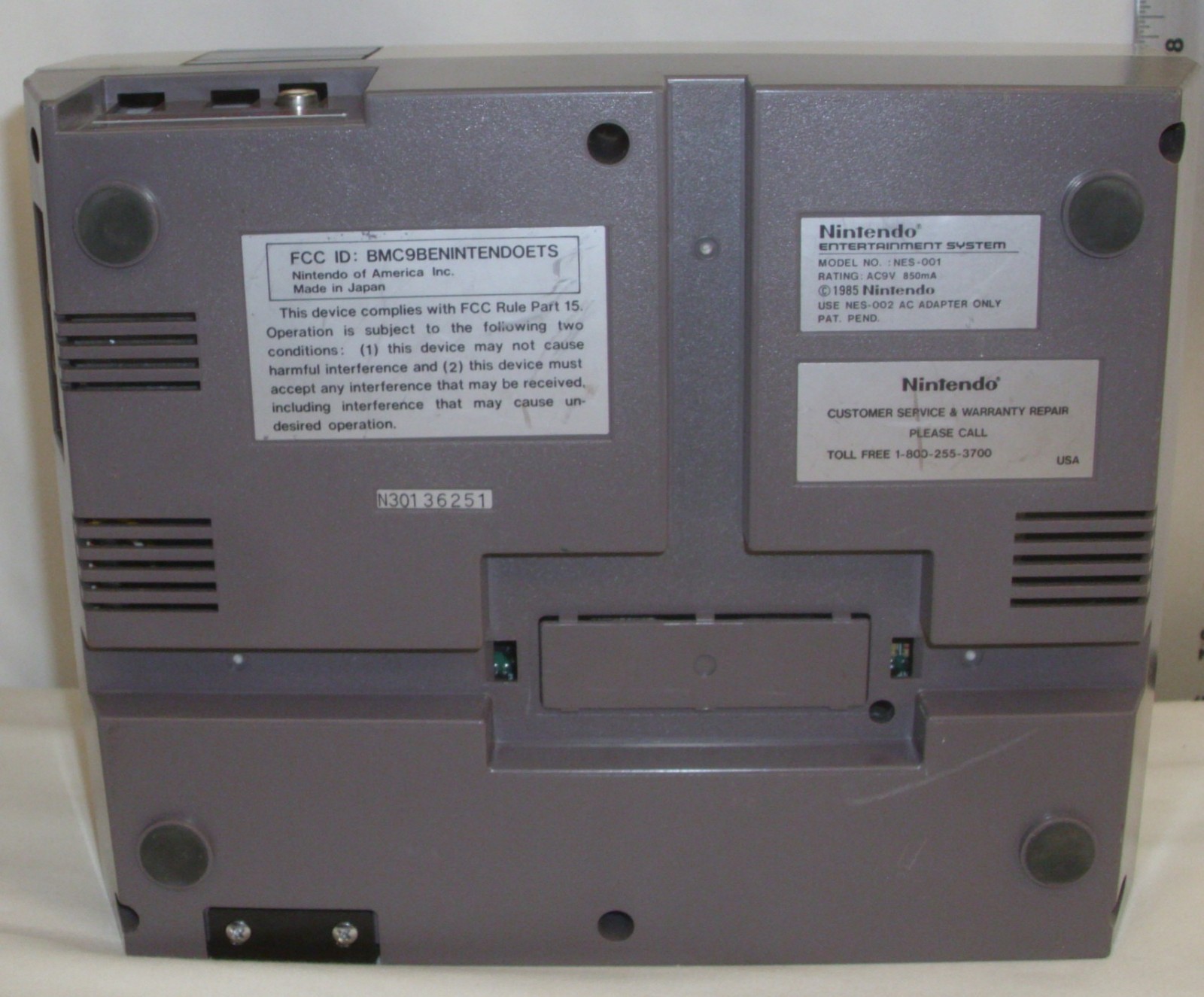 NINTENDO NES-001 1985 ENTERTAINMENT SYSTEM CONSOLE