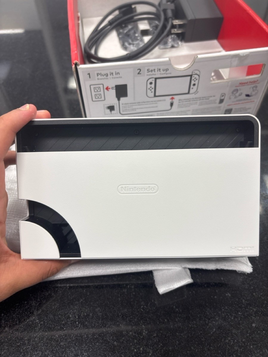 NINTENDO SWITCH HANDHELD – OLED – HAC-016 Comes with items in shown (B02102747)