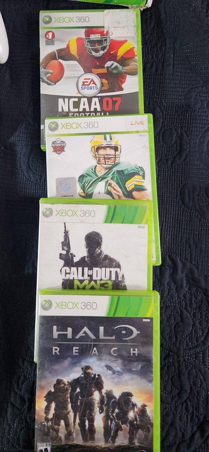 Microsoft Xbox 360 Gaming Console and Kinect – Black + games & Controlers
