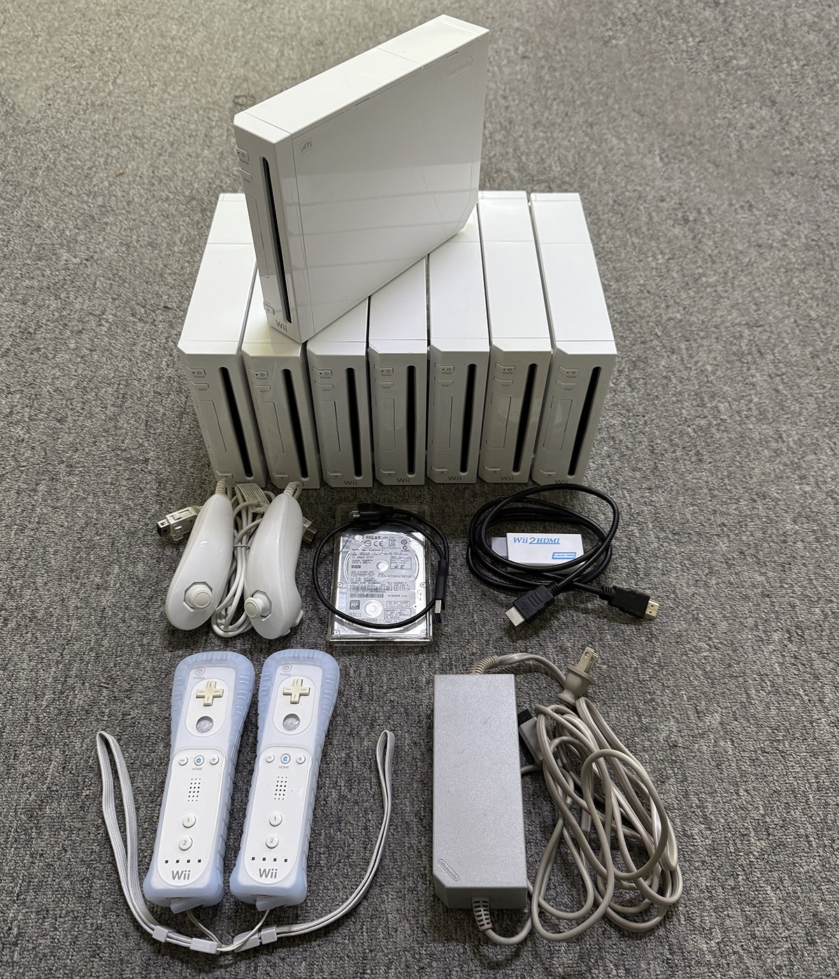 Nintendo Wii Console HD (2 Original Wii Remotes & 320GB Harddisk) Plug and Play