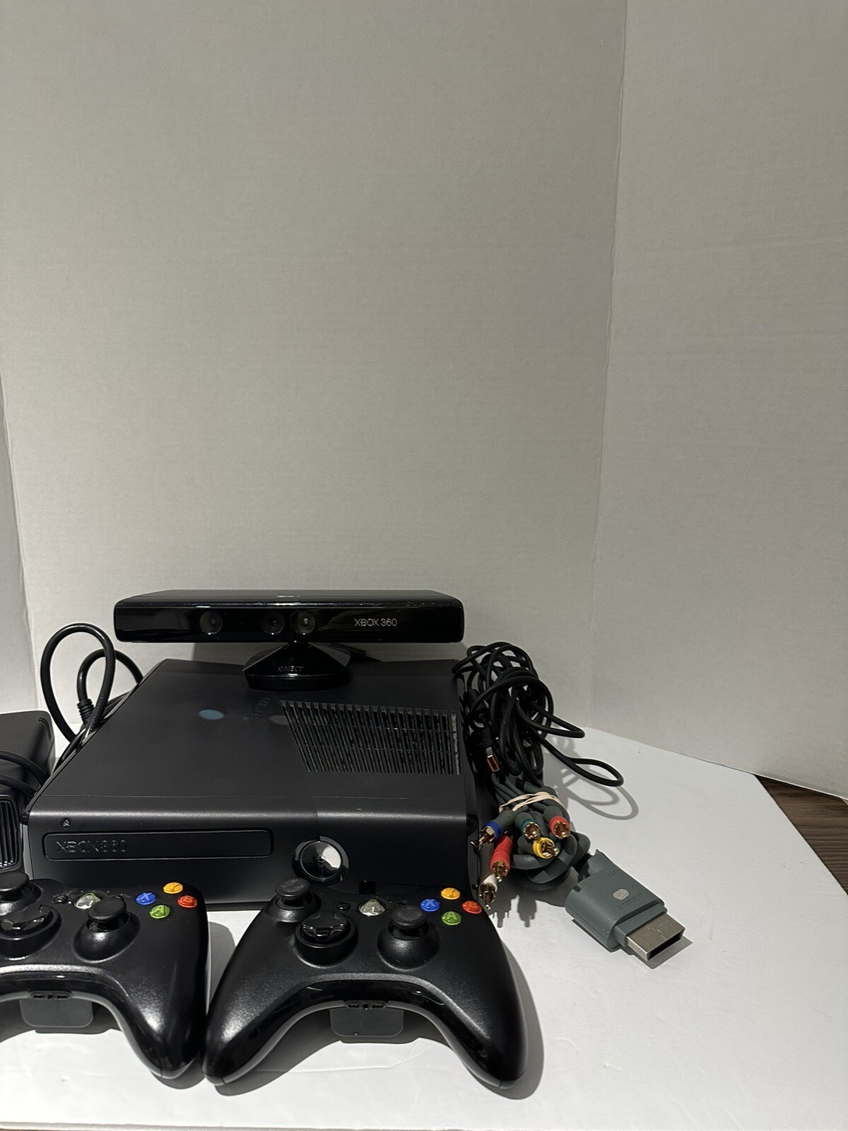 Microsoft Xbox 360 S 4GB Console Gaming System Black 1439 with Kinect Tested
