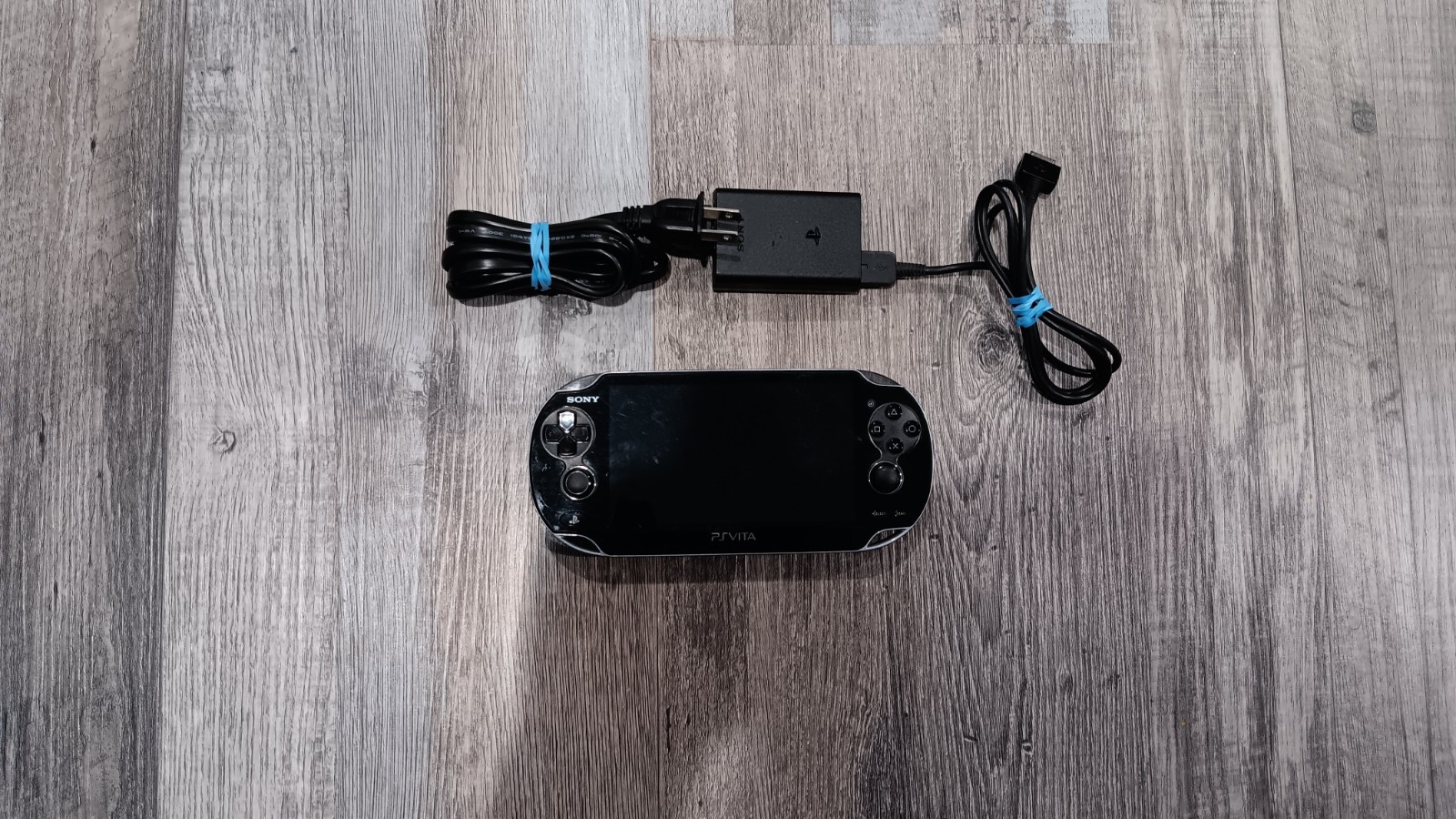 Sony PlayStation Vita PCH-1001 Black Handheld Console with OEM Charger Tested