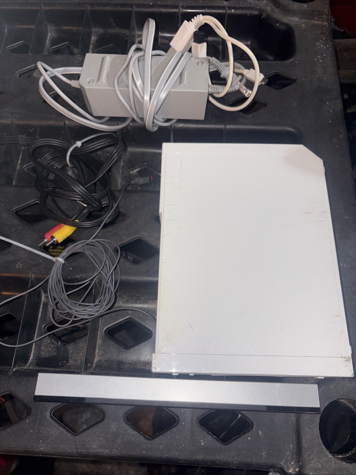 Nintendo Wii RVL-001 White Console Tested/Working W/ Center Bar And Power Supply