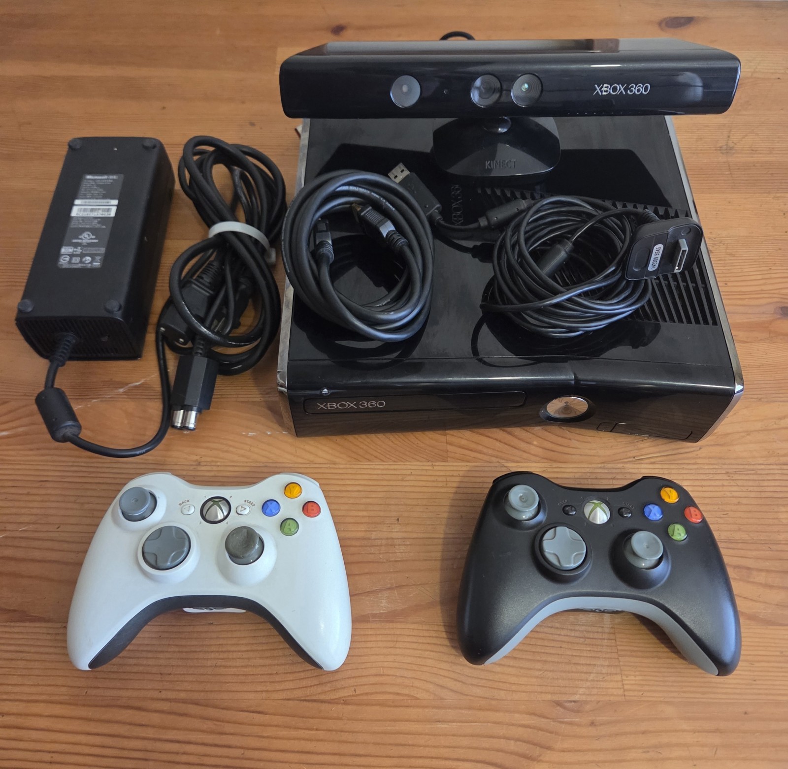Microsoft Xbox 360 Slim 250GB Console Bundle 2 Controllers/Kinect 15 Game Lot!