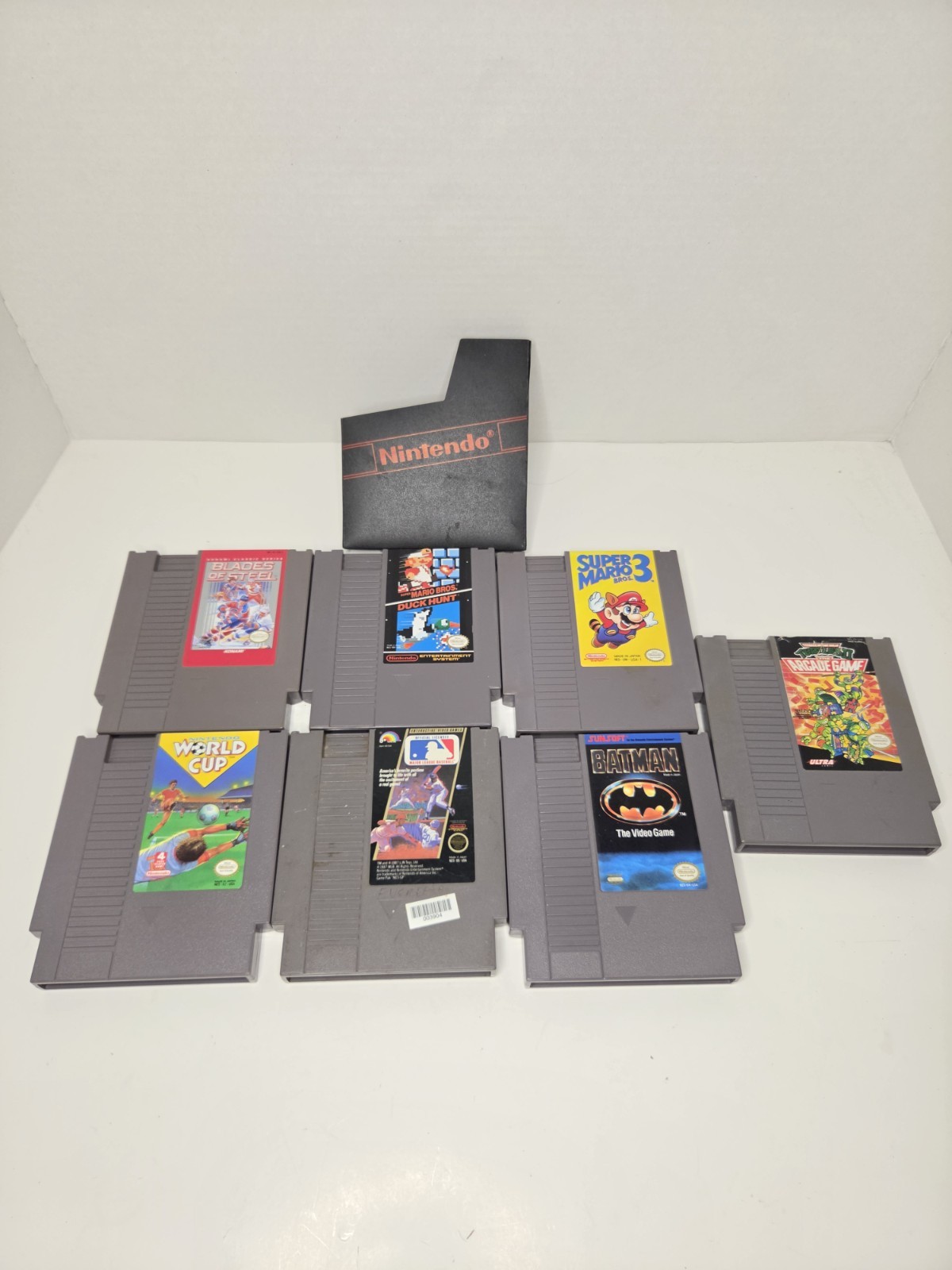 Nintendo NES Console NES-001 w/ 7 Games, Original Wires, Controller & Zapper