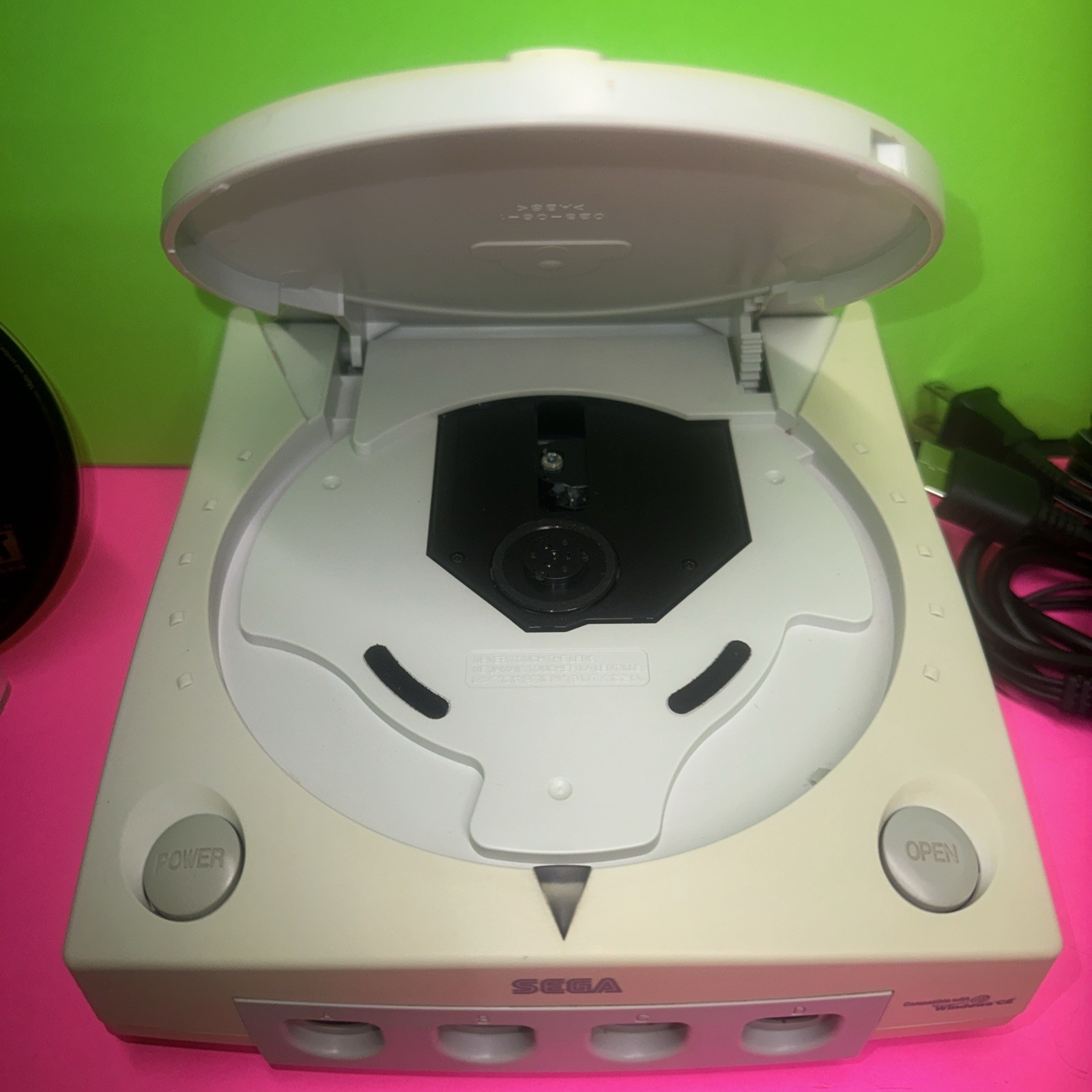 SEGA Dreamcast Console Bundle HKT-3020 VMU Cords OEM Controller Tested Working