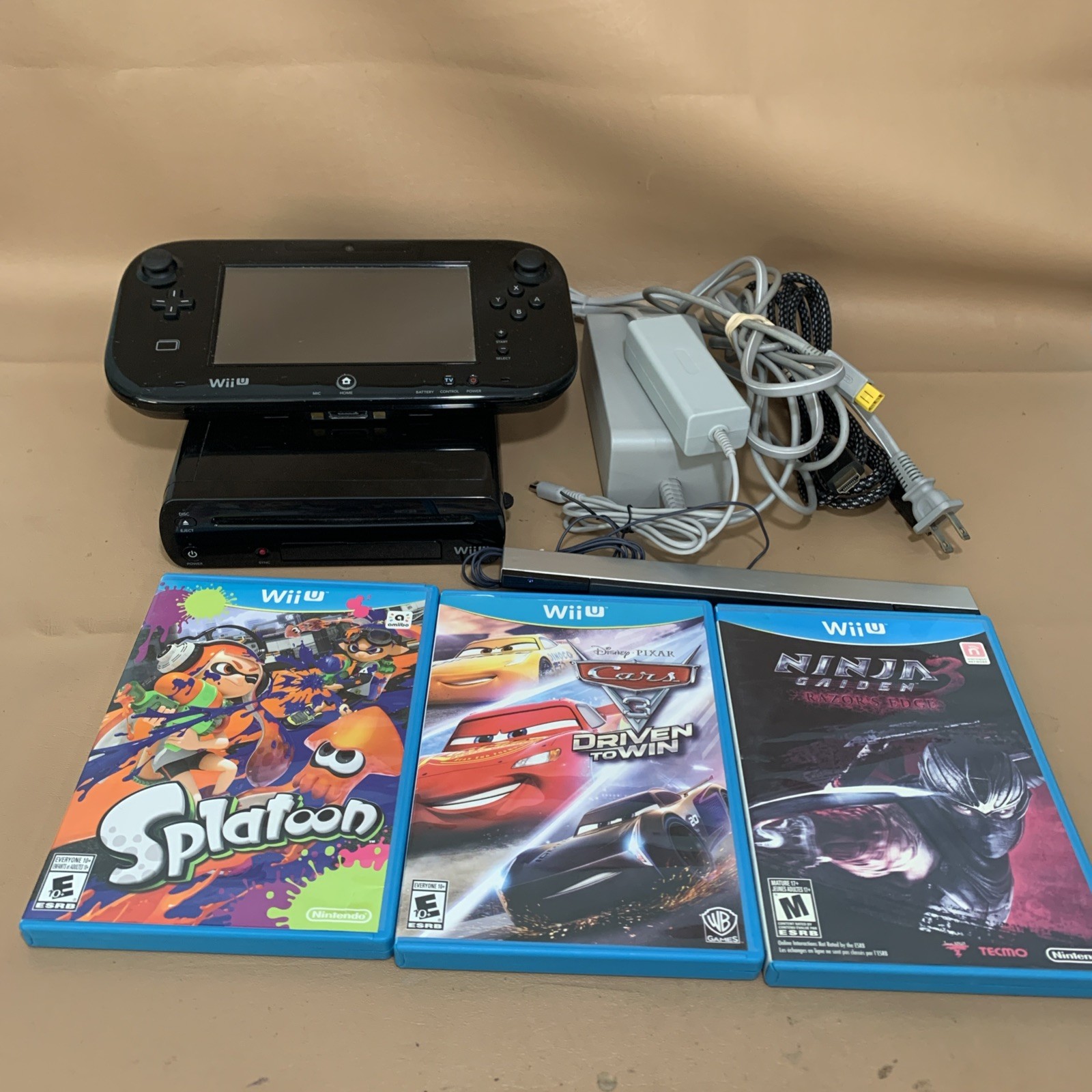 Nintendo Wii U Black 32 GB System Console Bundle With 3 Games TESTED WORKING