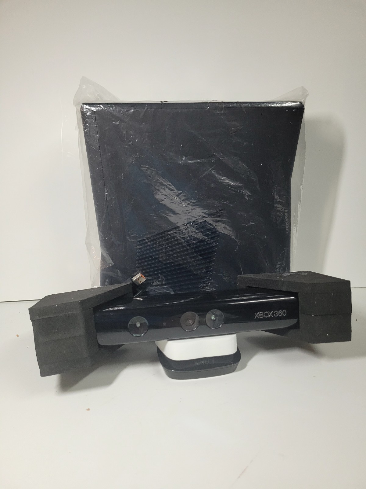 Microsoft Xbox 360 Kinect Console with 2 Controllers