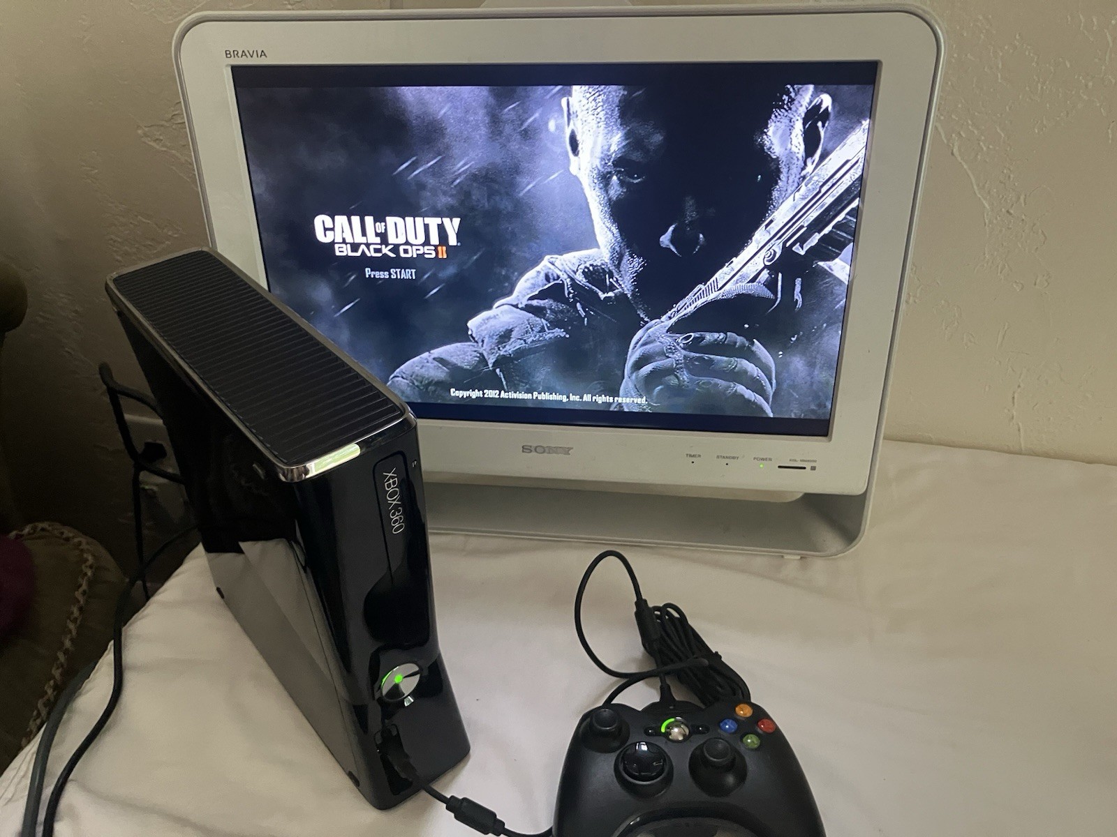Microsoft Xbox 360 S #1439 250GB Console Bundle 6 Games, Kinect & OEM Controller