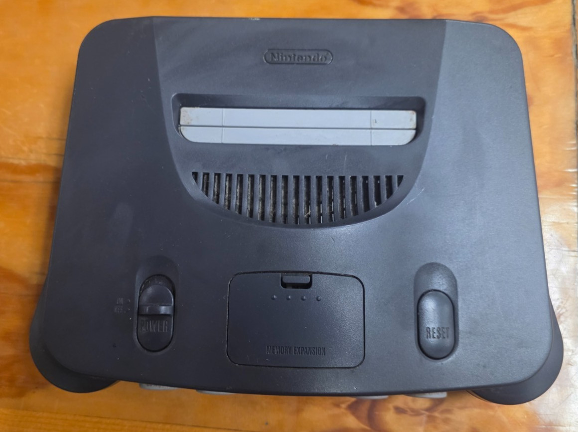 Nintendo 64 Console, Gray, FOR PARTS, TURNS ON BUT WILL NOT READ!