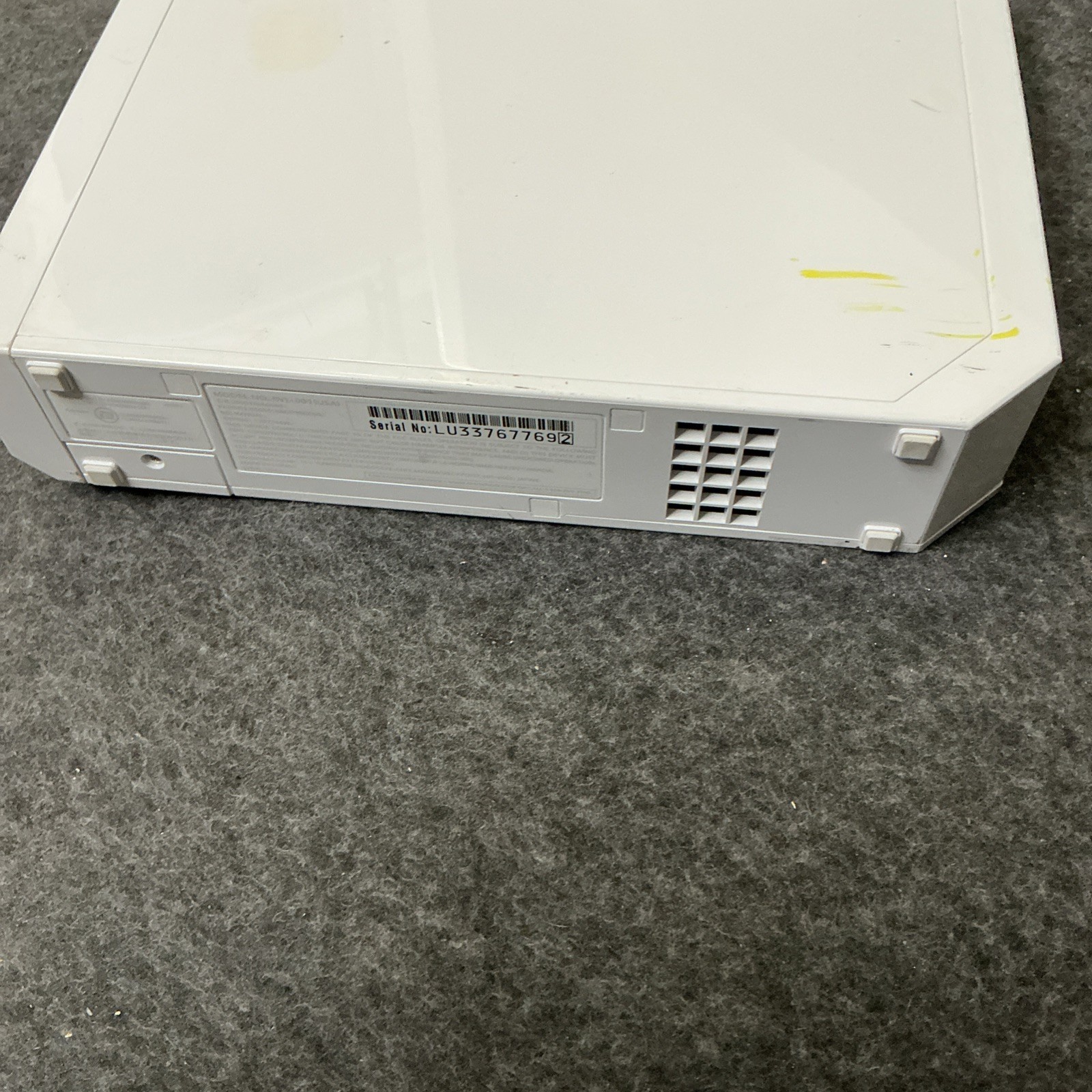 Nintendo Wii RVL-001 512 MB Home Console With AV Cords Only. Tested
