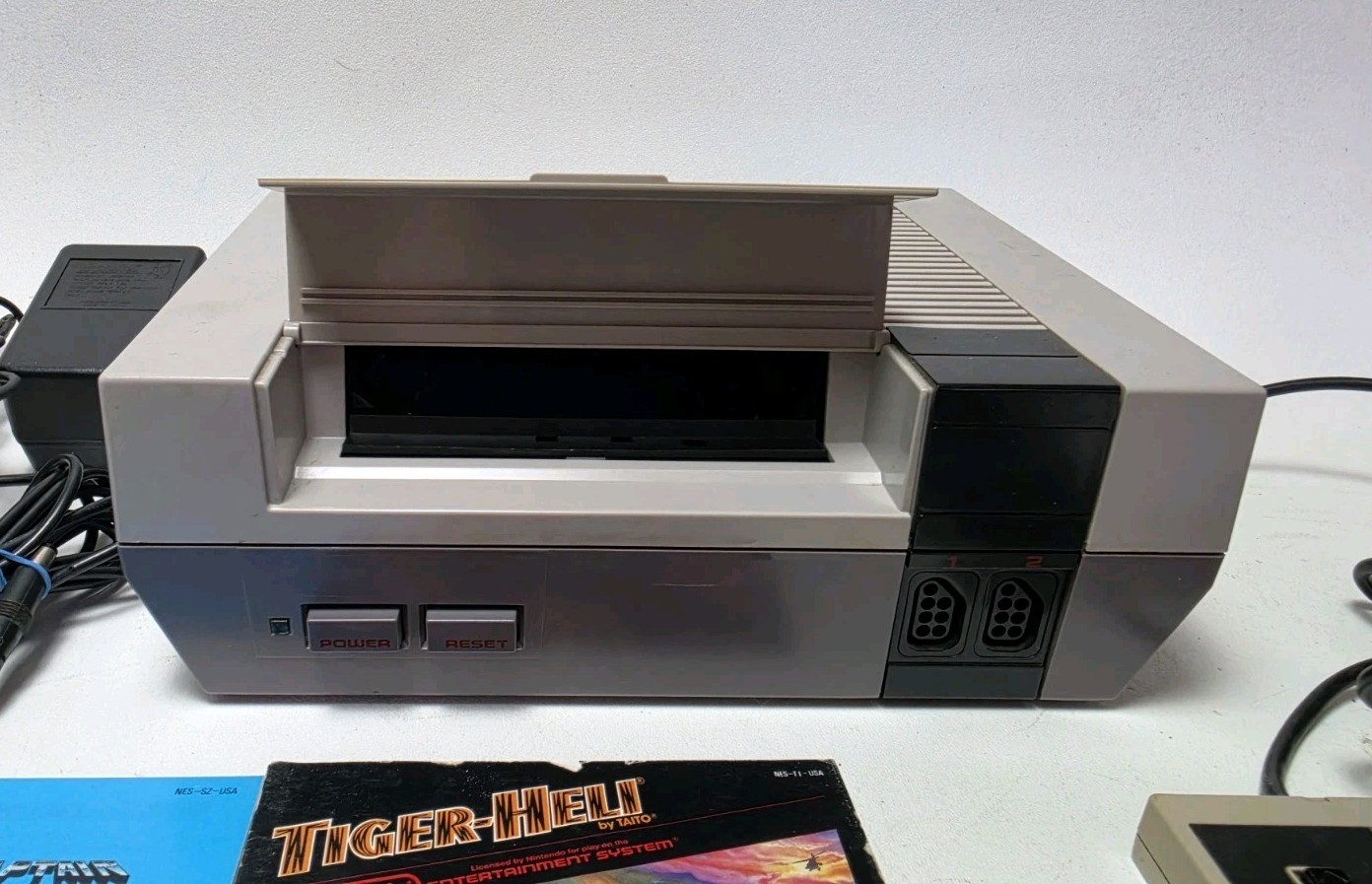 Nintendo NES Console NES-001 Bundle With 3 Games, Controller, Wires