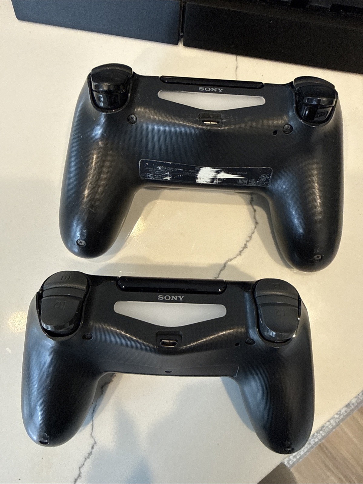 Sony PlayStation 4 CUH-1001A 500G Black NTSC-U/C HDMI Cable & controllers PARTS