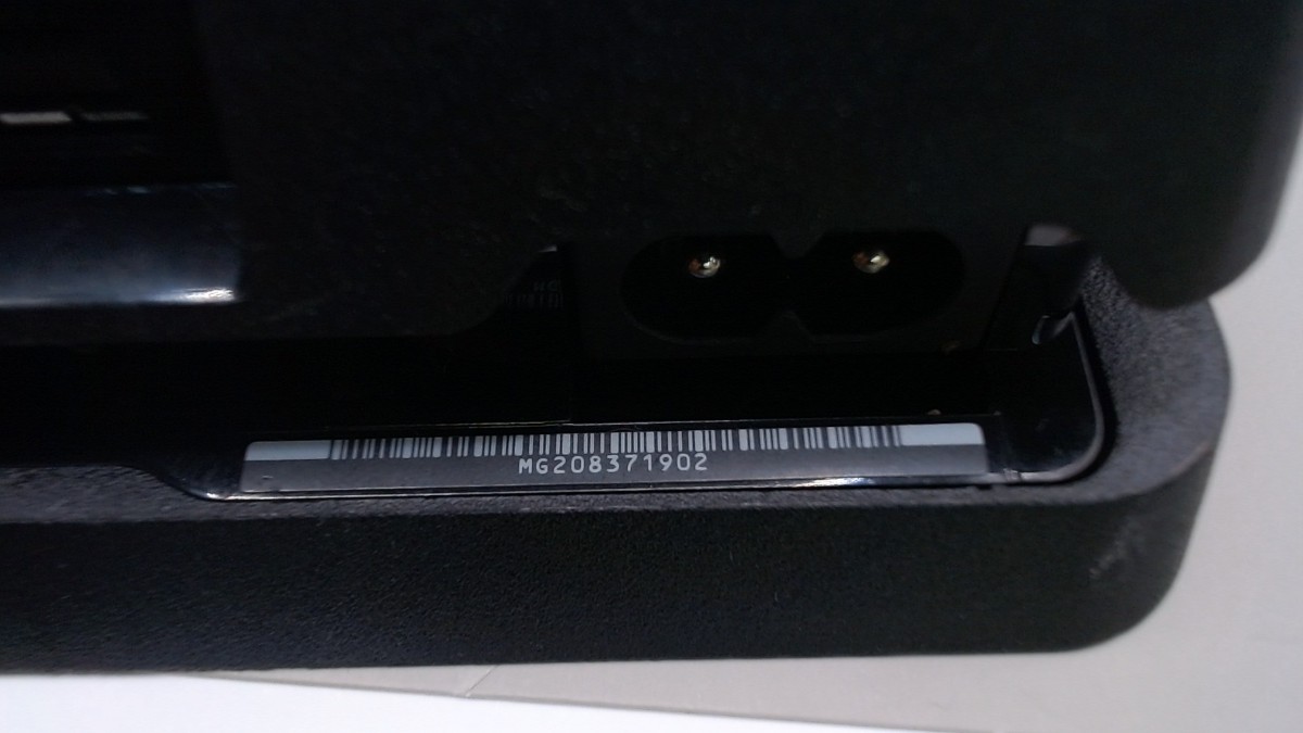 Sony PlayStation 4 Slim PS4 1TB Black console CUH-2215B, pre owned (CJL007176)