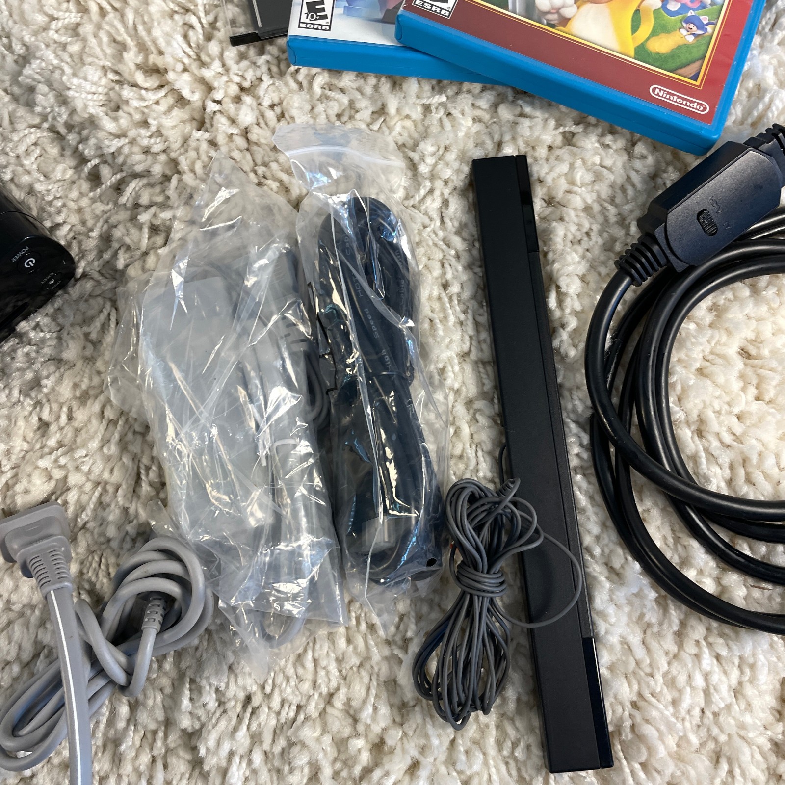 Nintendo Wii U 32GB Deluxe Black WUP-101(02) Console Bundle 3 Games Read