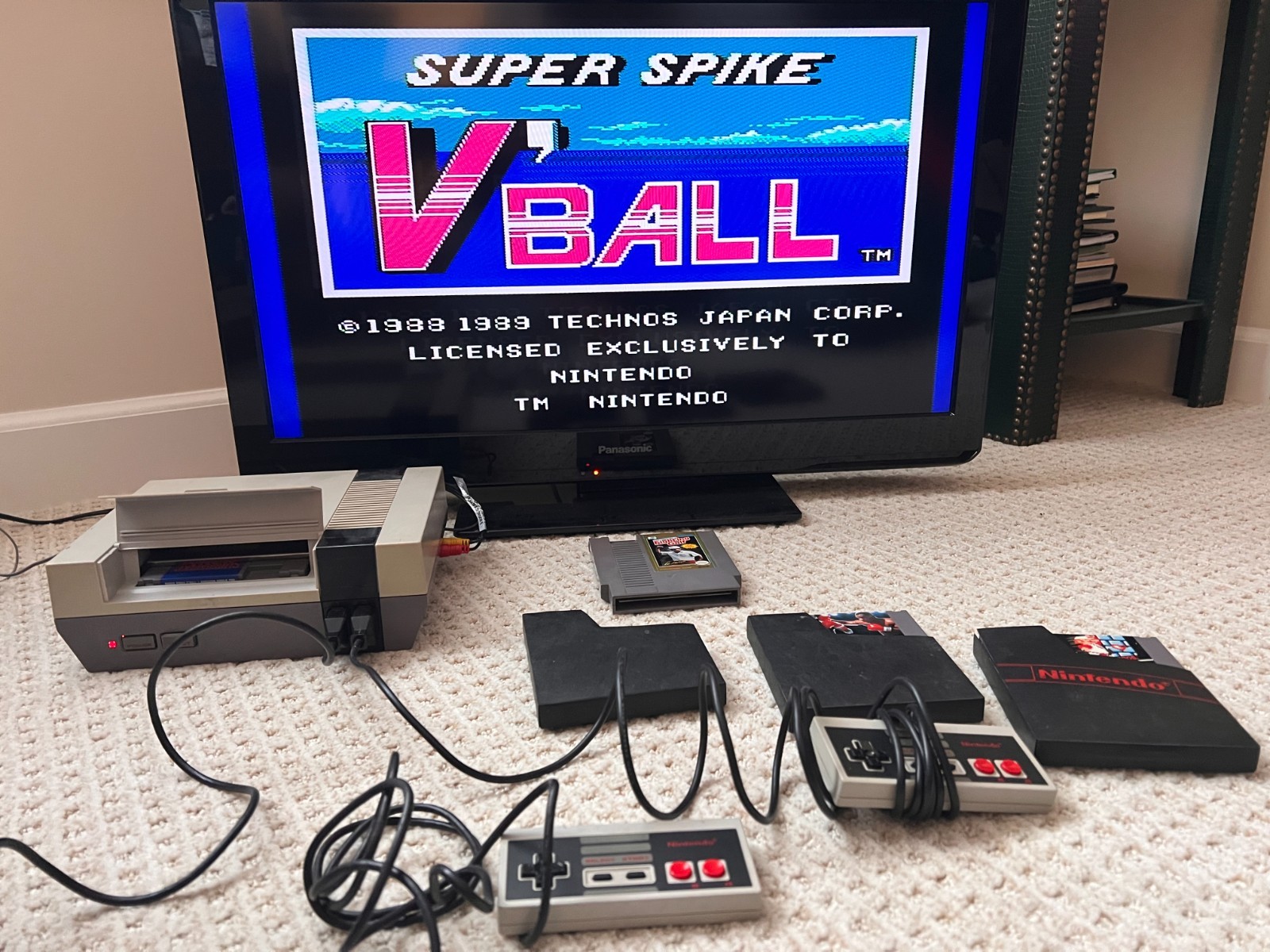 Original Nintendo NES Action Set Home Console plus 5 games – Works great!