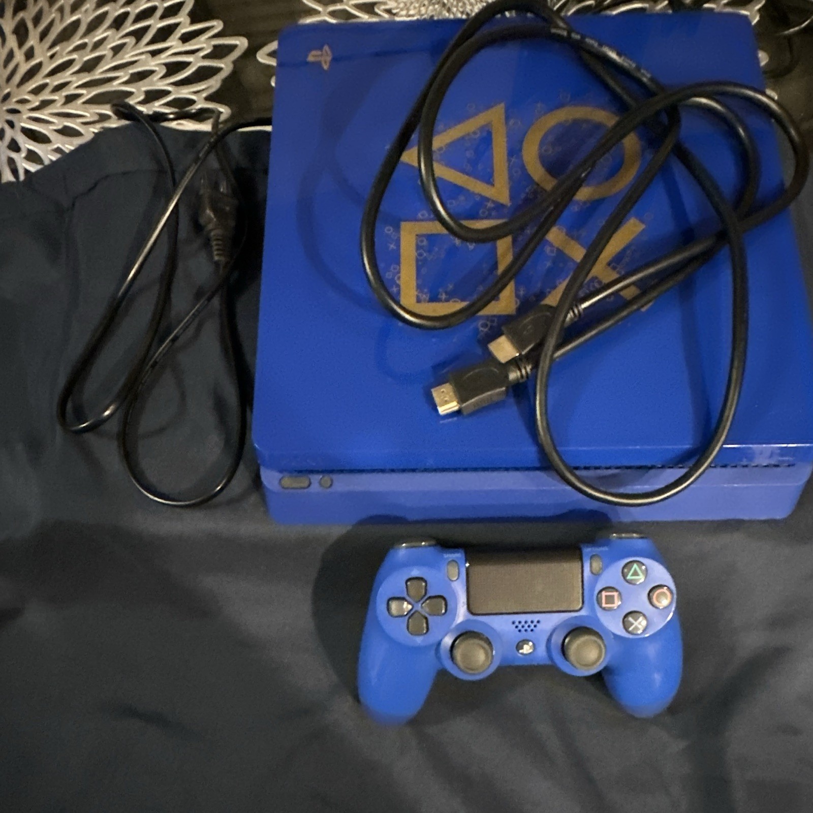 Sony PlayStation 4 days of Play Limited Edition Slim Blue.