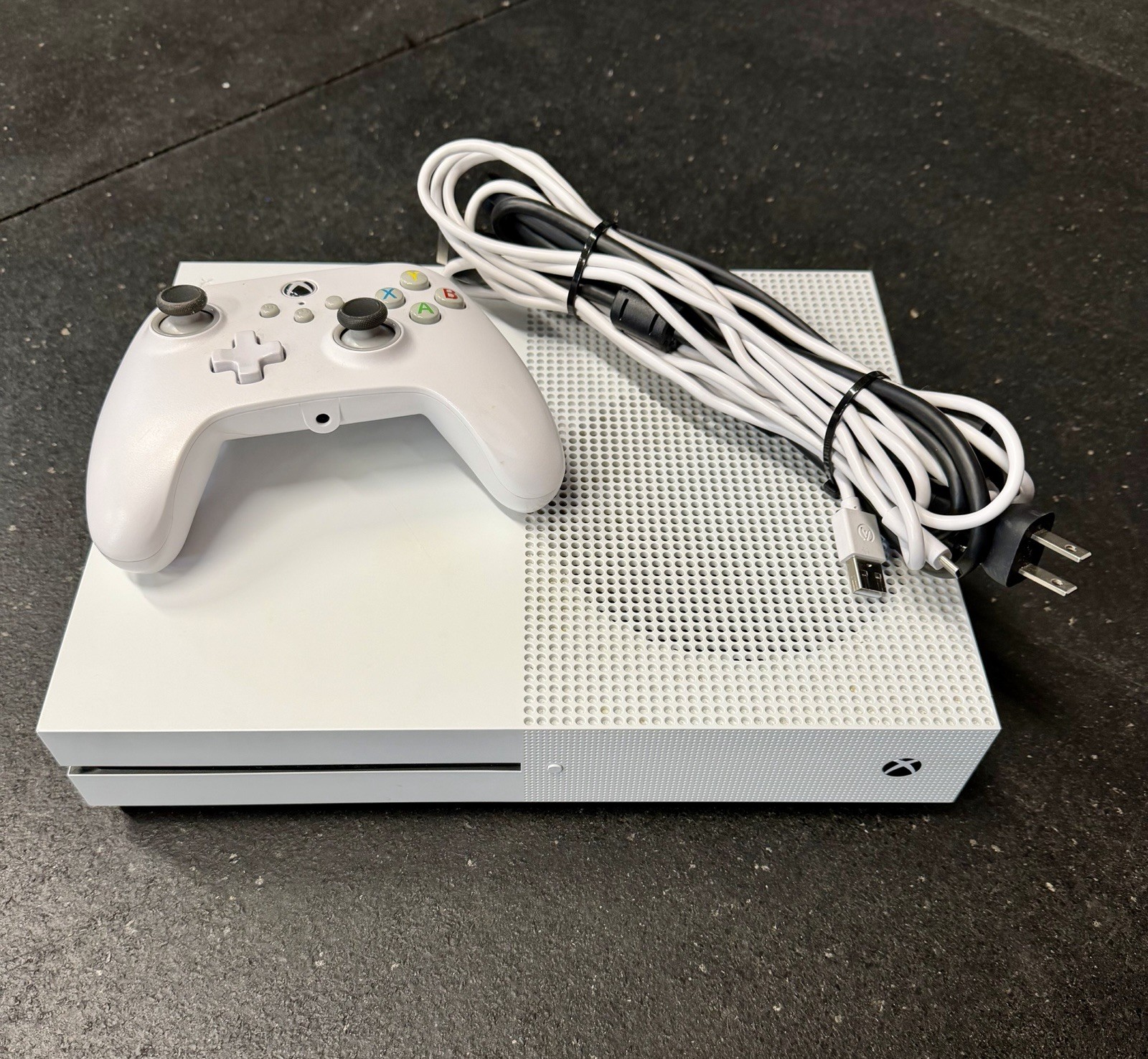 Xbox One S 500GB Model 1681 Console Bundle With 1 Controller – Tested- Working