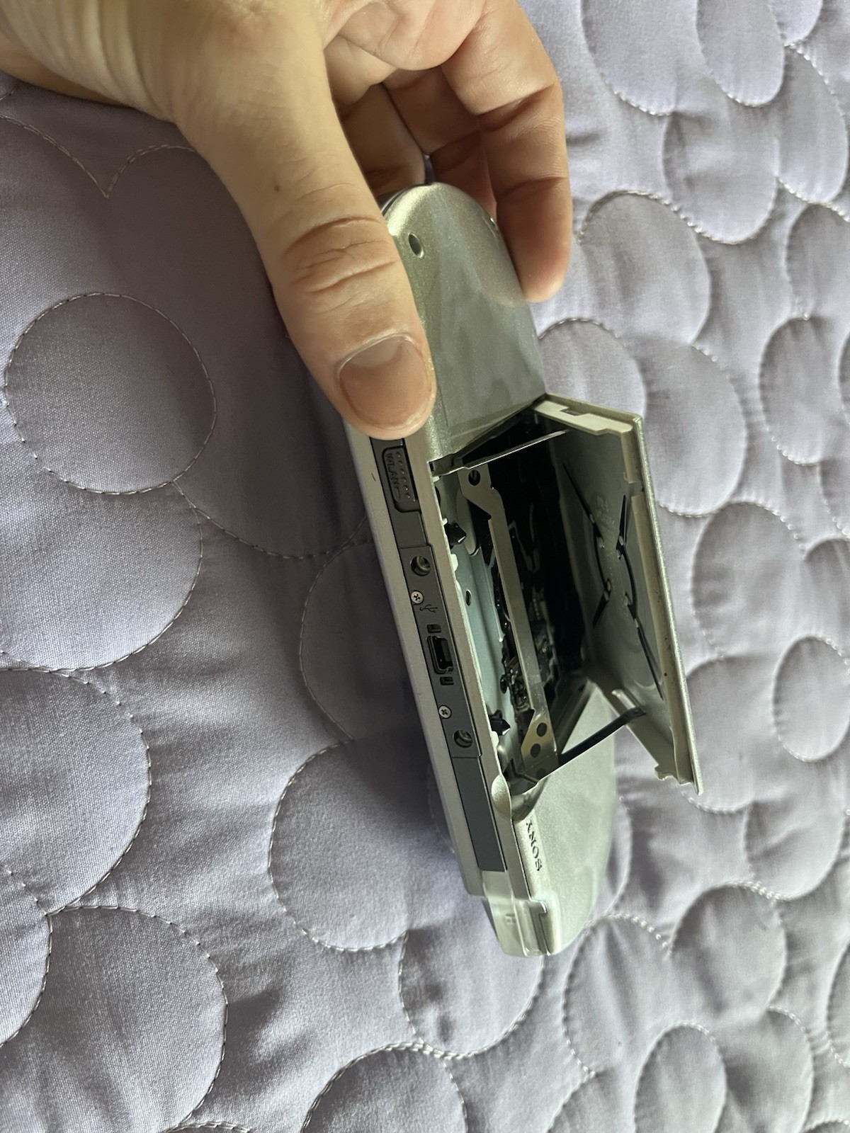 Sony PSP 2001 Slim Launch Edition Handheld System – Silver with Charger