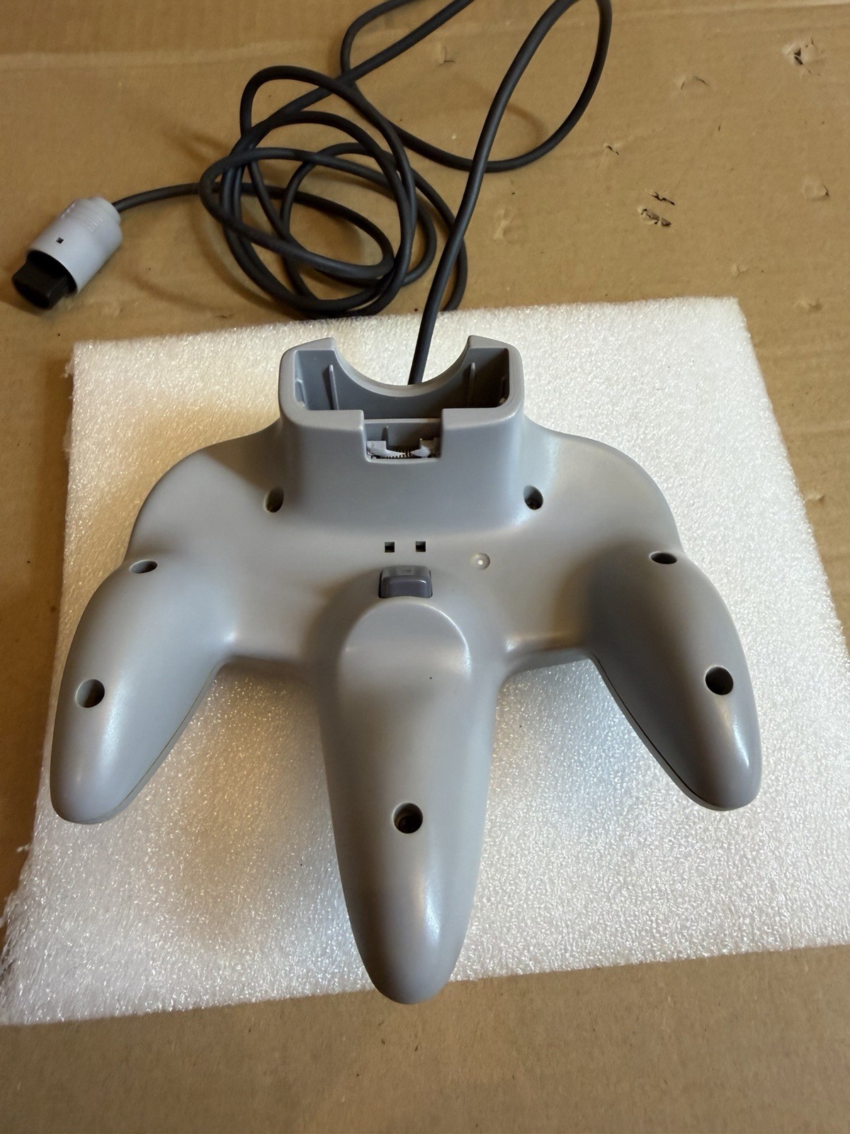 Nintendo 64 NUS-001(USA) Grey Console Bundle w/ 2 Controllers, AV/Power Wires