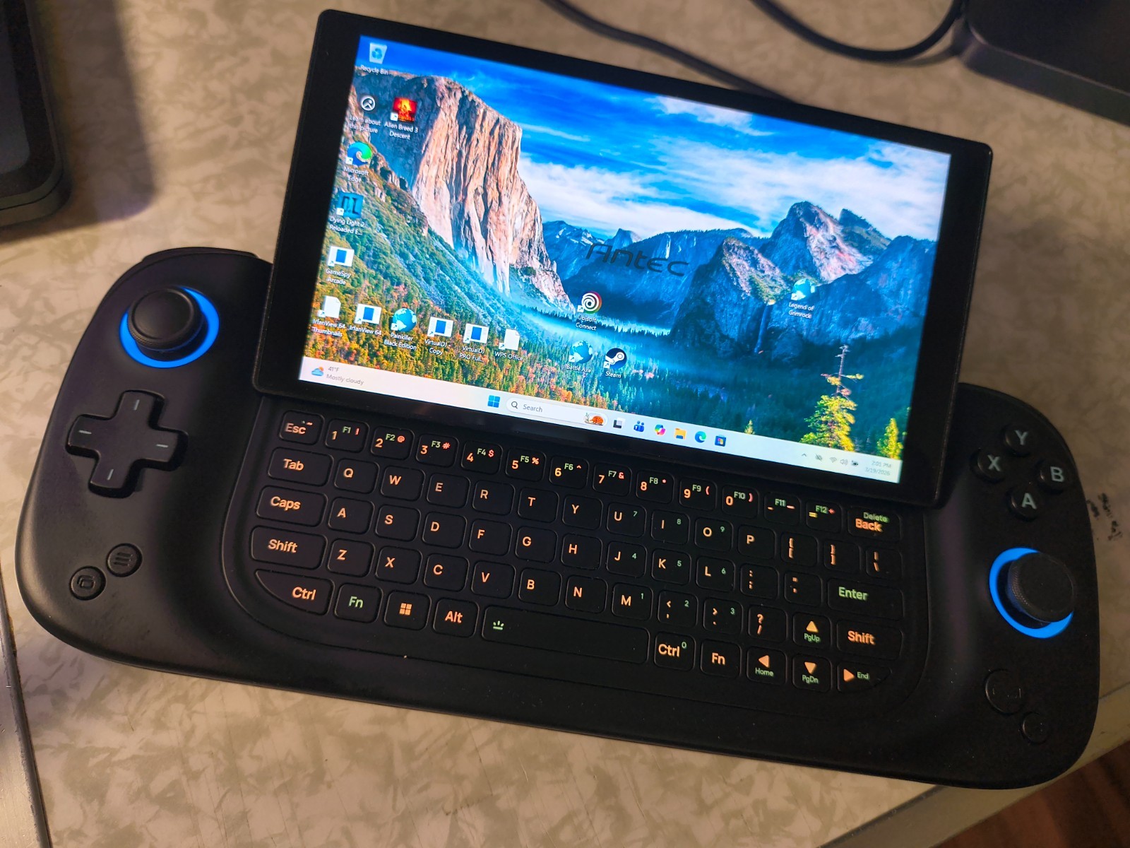 Handheld Windows 11 Pc