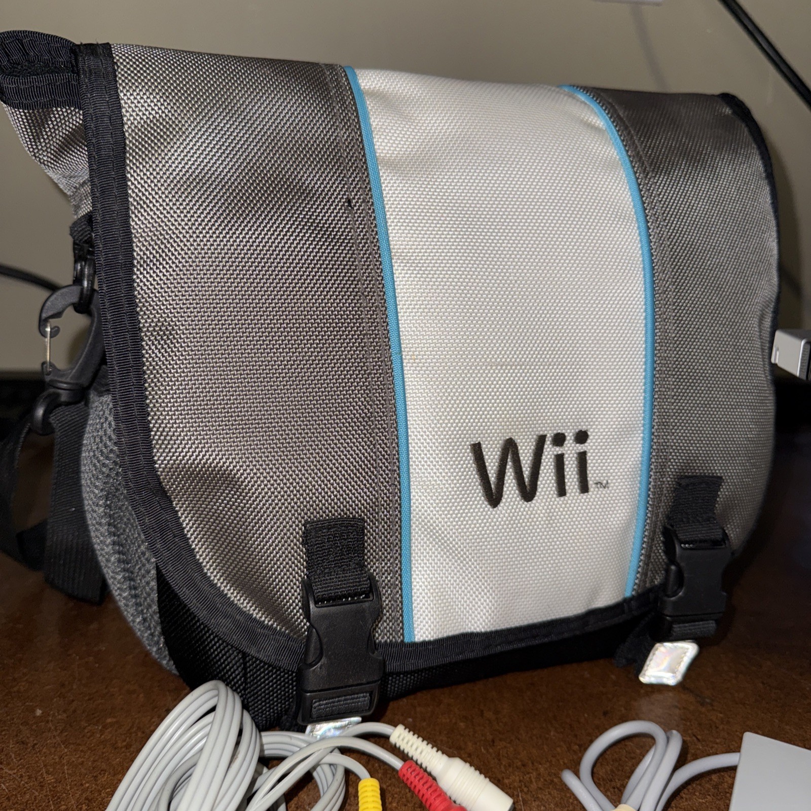Nintendo Wii RVL-001 GameCube Compatible Console W/ Wii Bag W/ 12 Games Tested