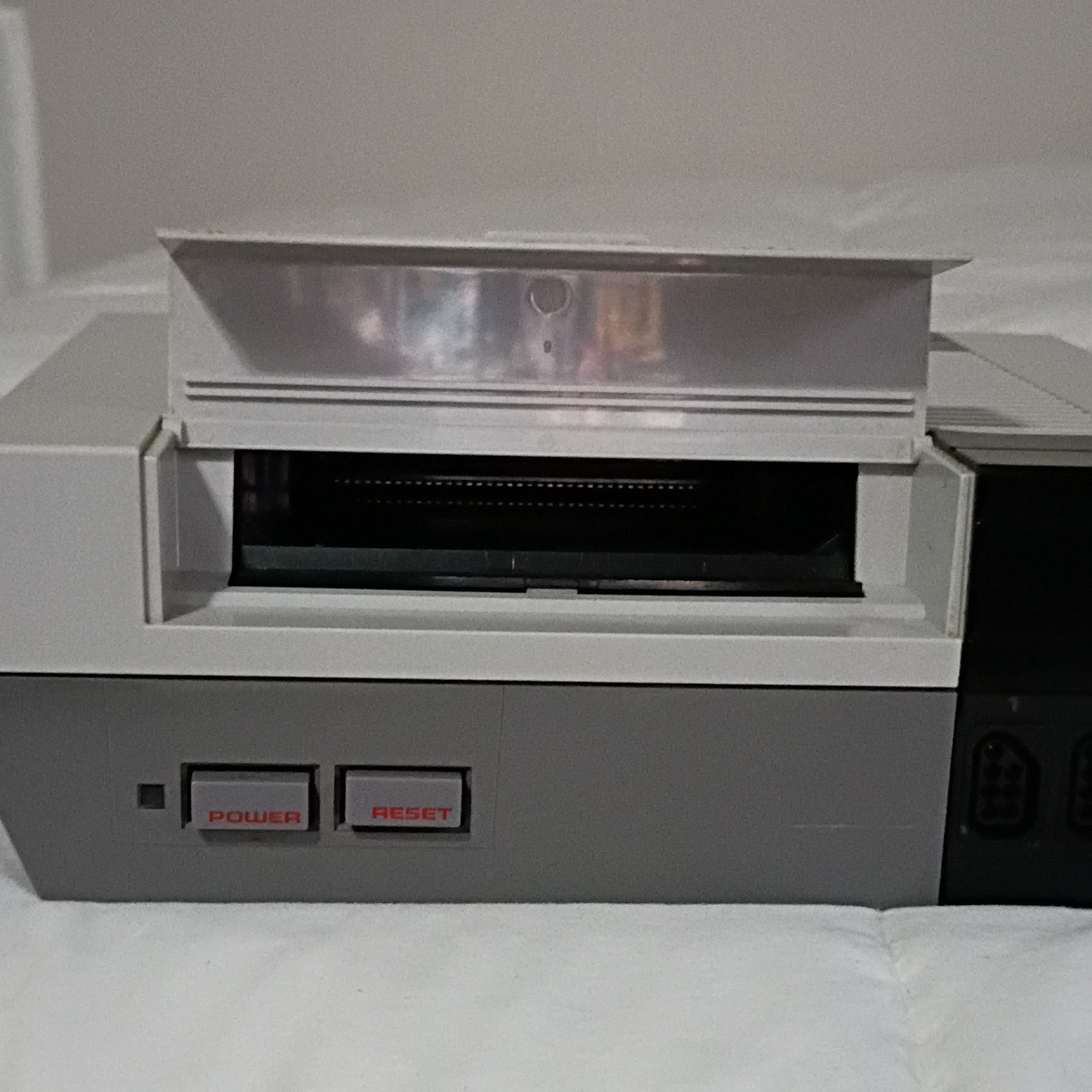 Nintendo NES-001 Entertainment System Console Bundle 2 Controllers Zapper Games