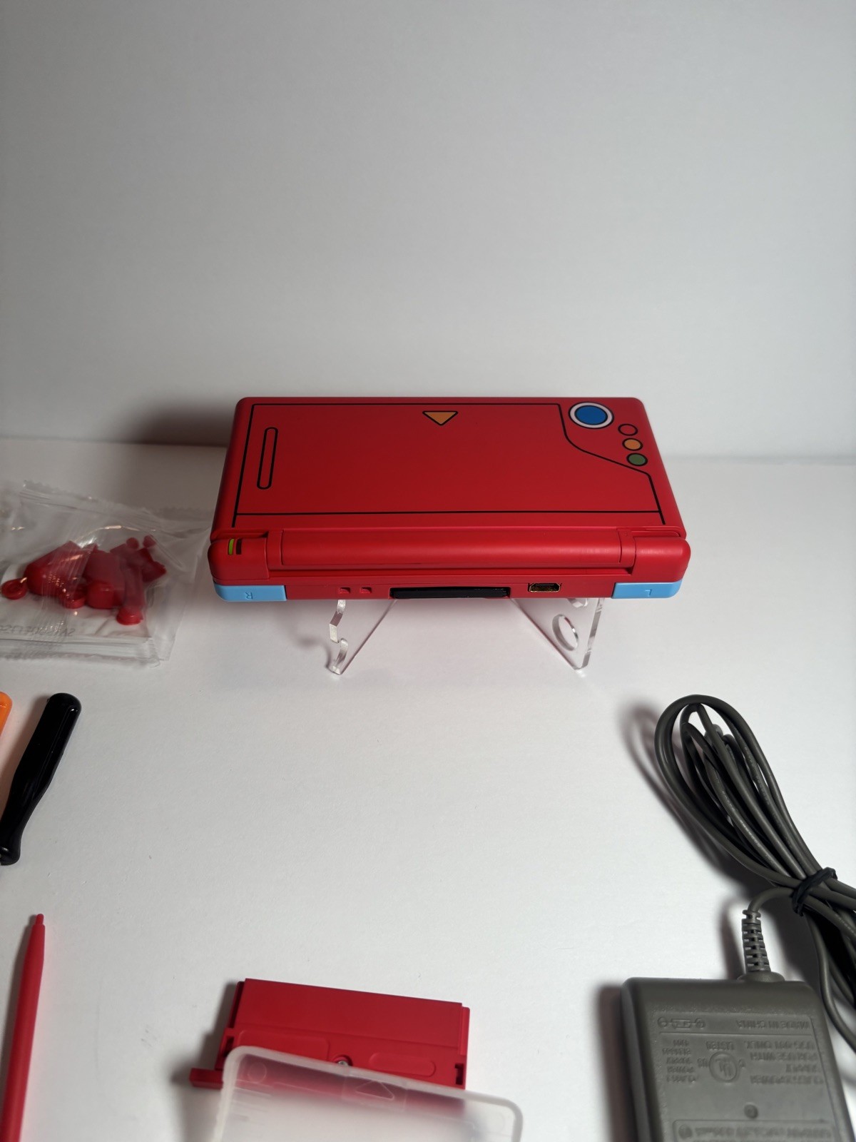 Nintendo DS Lite Pokedex With Charger and emerald
