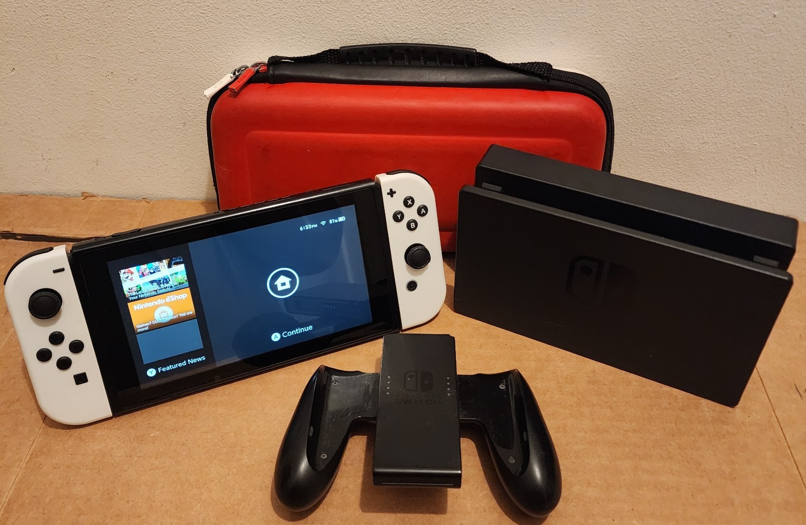 Nintendo HAC-001-01 32GB Switch Console – Black w/ White Controllers, Dock, etc.