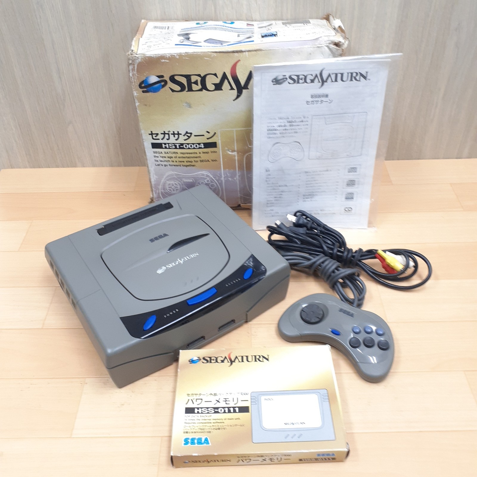 Sega Saturn Console in box with Controller & Memory HST-3210 Japanese System CIB