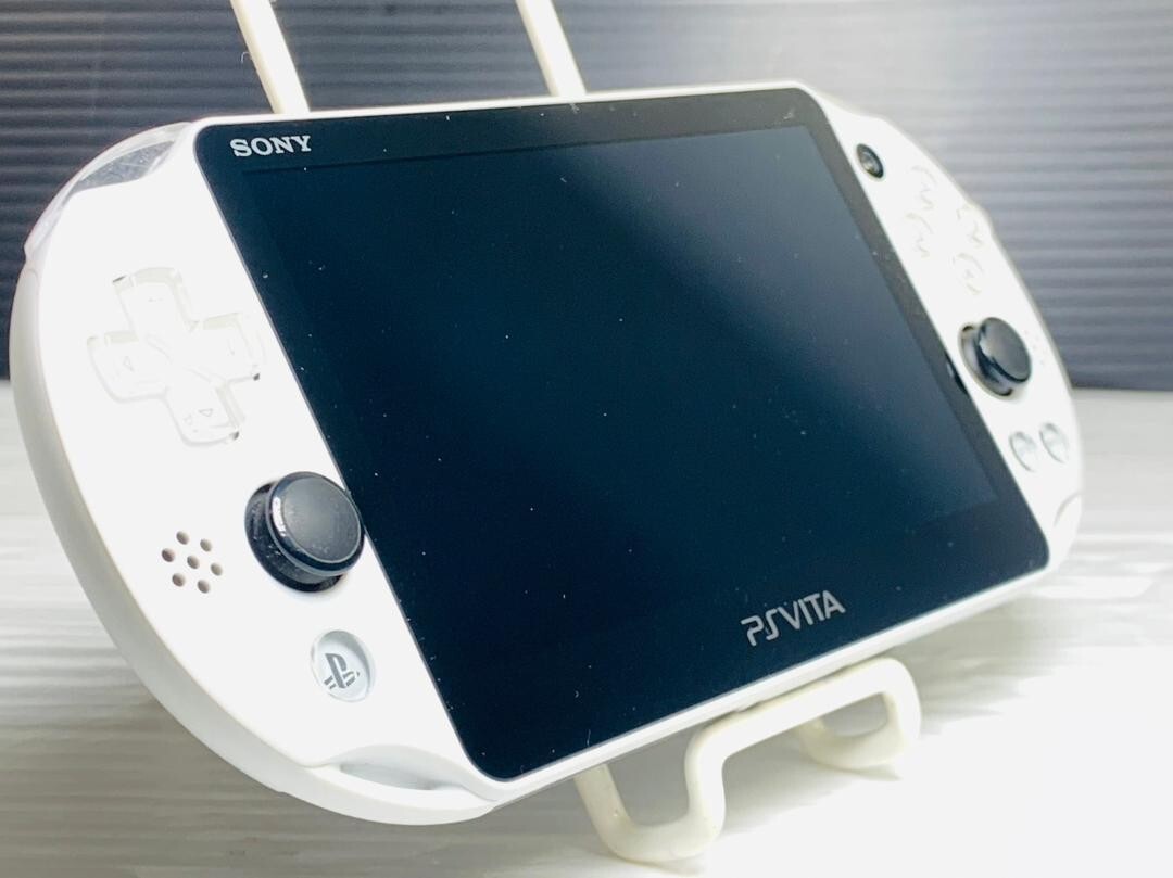 Sony PS Vita PCH-2000ZA22 Glacier White Wi-Fi Game Console Handheld System Boxed