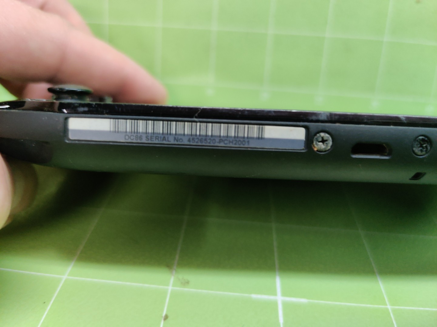 SONY PS Vita PCH-2001 Slim Black Wi-Fi- LCD -FW:3.65 -TESTED – WORKING –