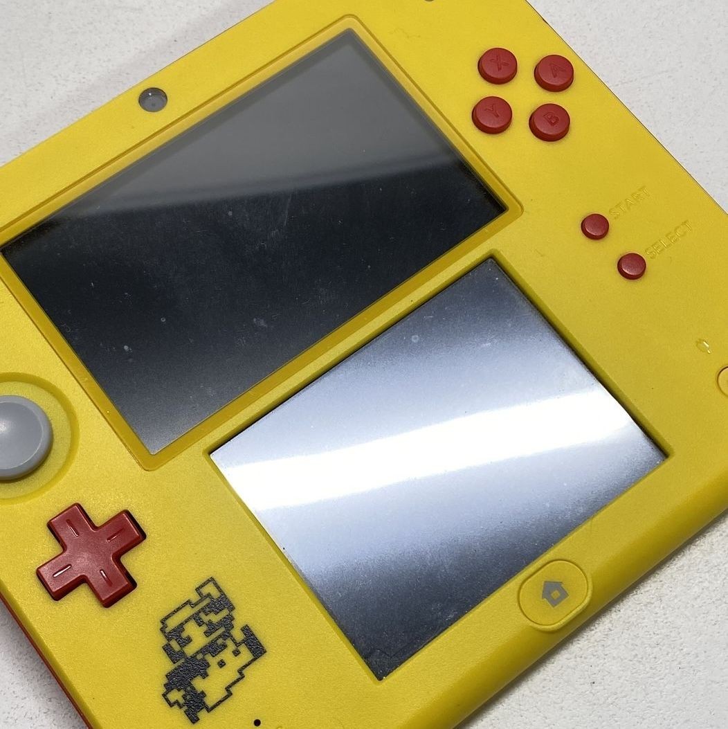 Nintendo 2DS Super Mario Maker Edition Yellow Handheld (FTR-001) & Charger