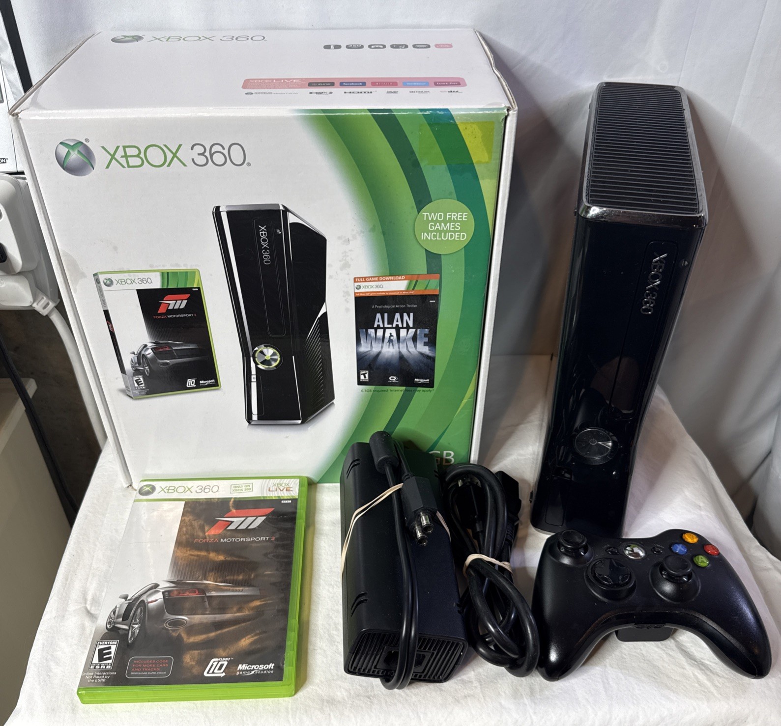 Microsoft Xbox 360 Slim 250GB Holiday Console Bundle – Complete With Box