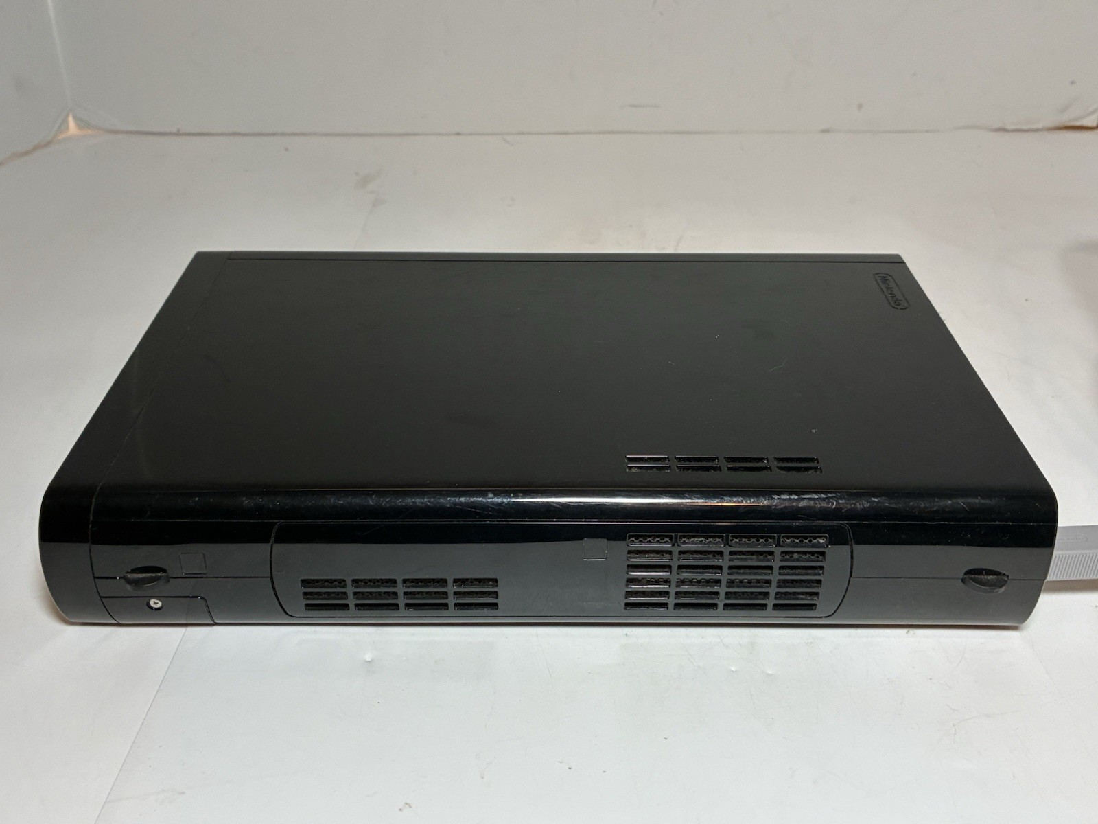Nintendo Wii U 32GB Deluxe Console & Charger Only WUP-101(02)