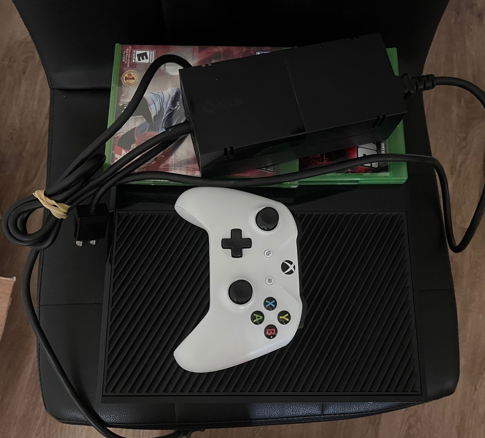 Microsoft Xbox One 500GB Console (With Controller + 2 games + Power cable)