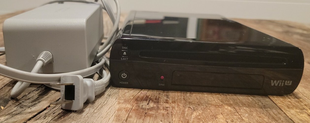 NINTENDO Wii U BLACK Deluxe 32GB WUP-101(02) – CONSOLE-TESTED- AC Adapter