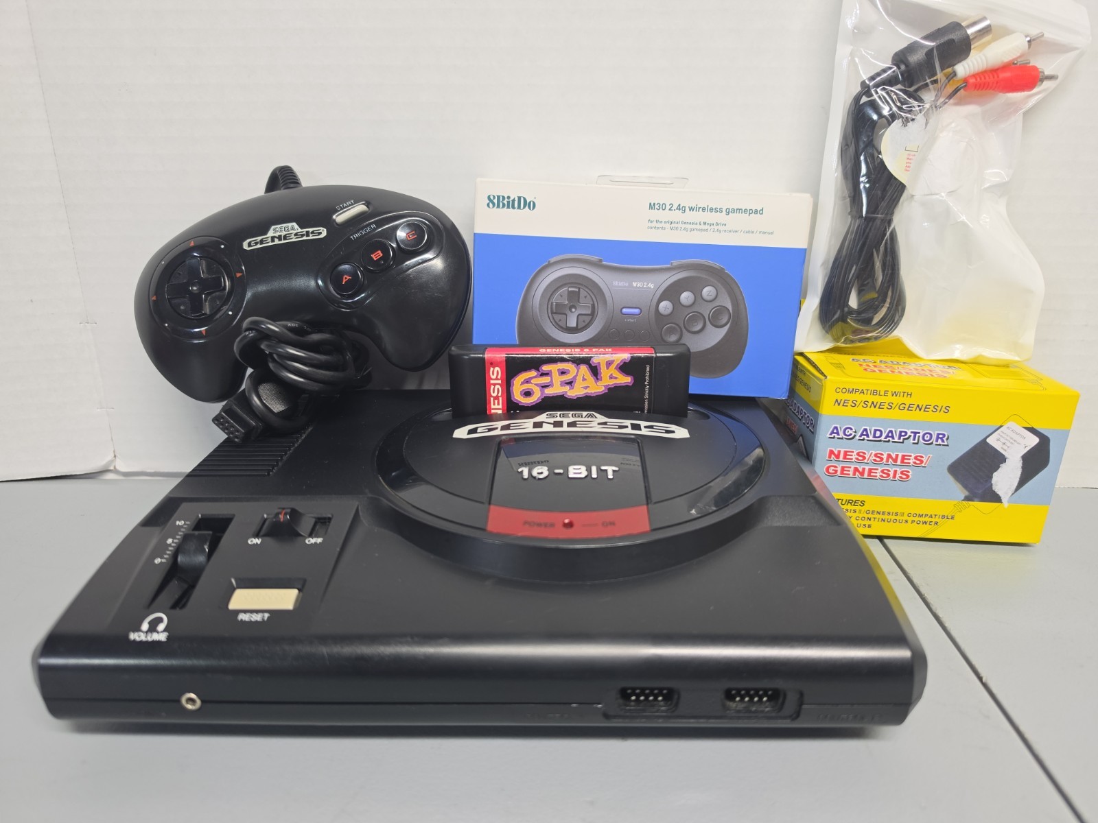 Sega Genesis System Model 1601 16 Bit Console Bundle – Works w/ Wireless Gamepad