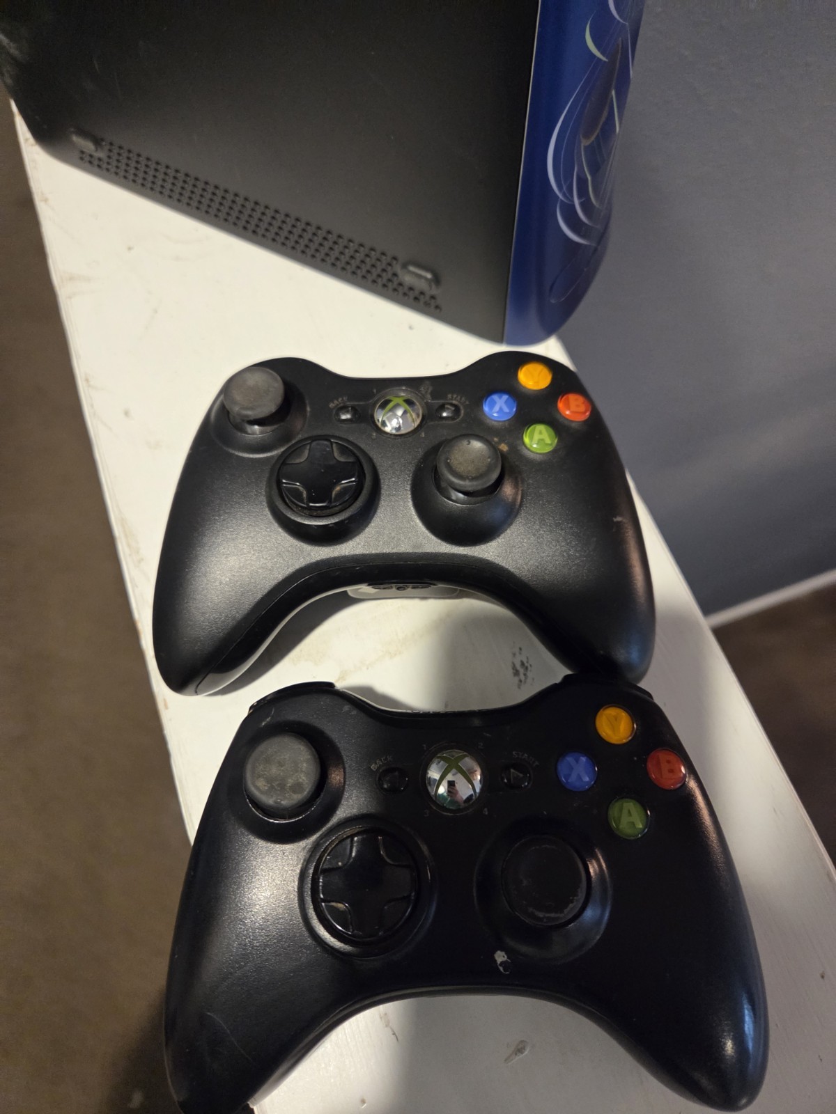 Microsoft Xbox 360 120gb Console 2 Controllers, And Cords
