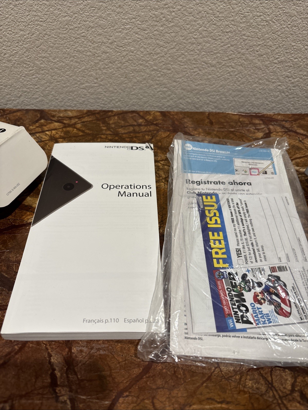 Nintendo DSI WHITE CONSOLE IN BOX WITH CHARGER, STYLUS, And 1 GAME NO SD CARD