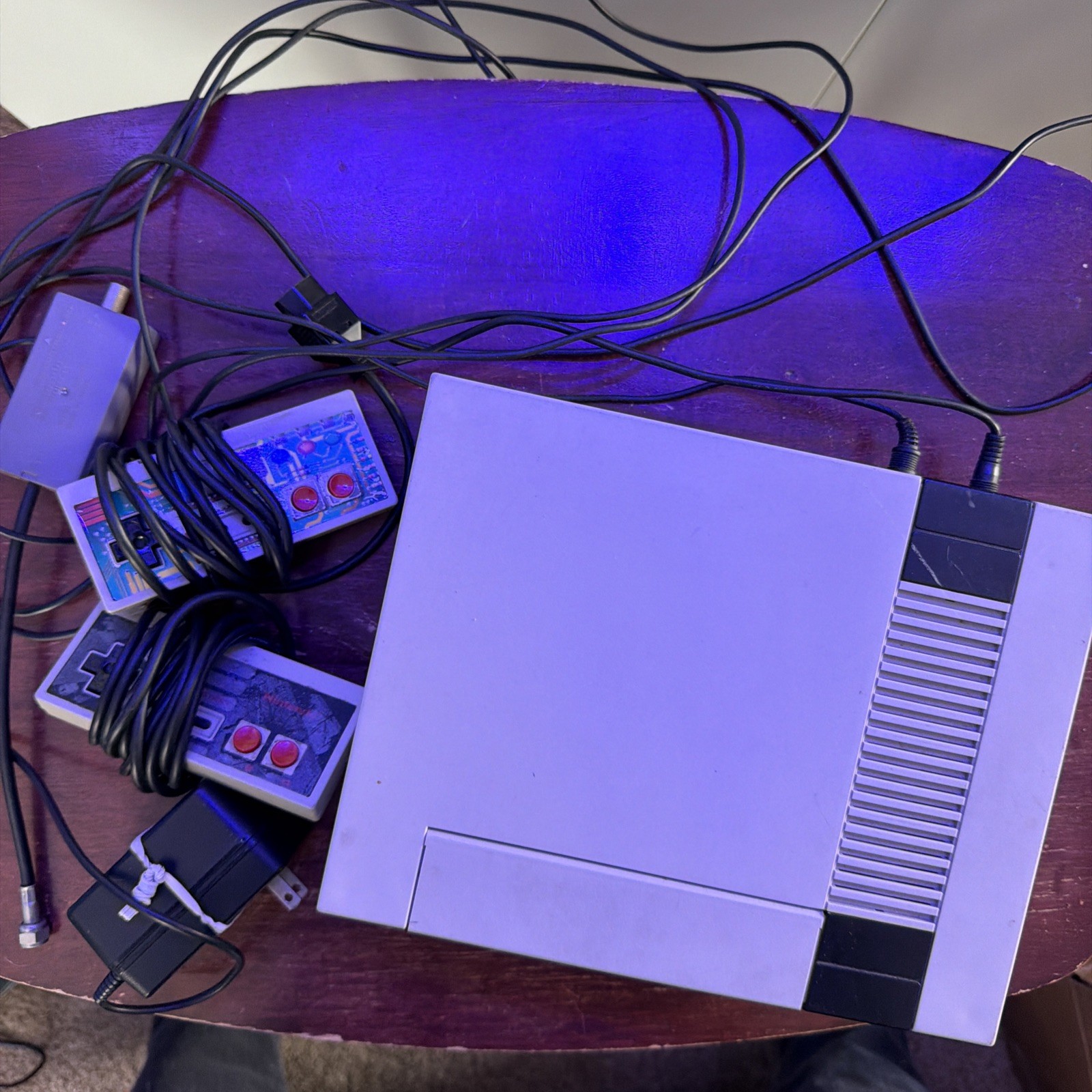 Vintage 1985 Nintendo Entertainment System Model NES-001 with two controllers
