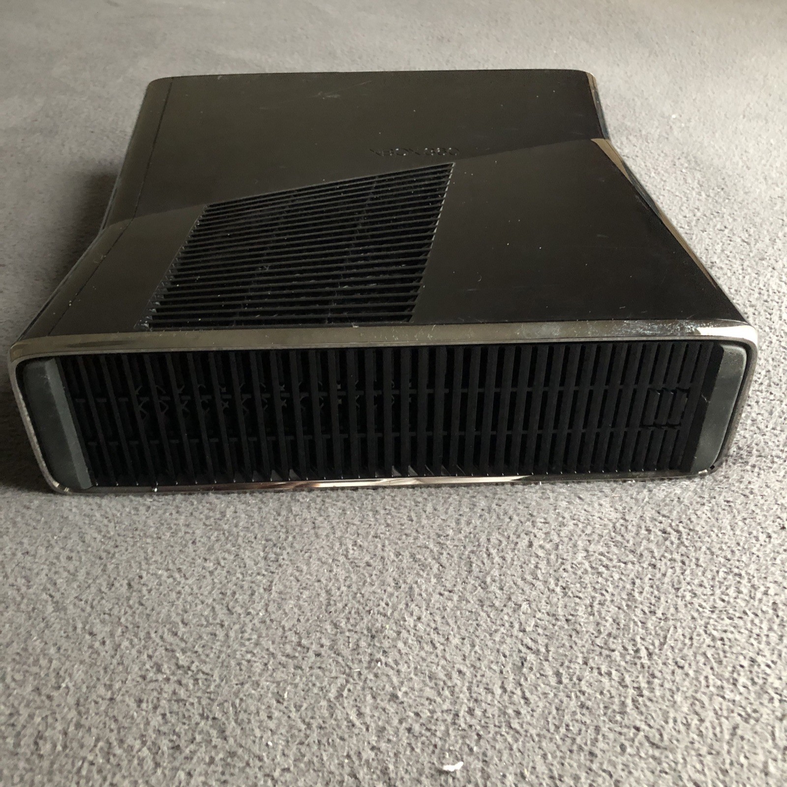 Xbox 360 Slim Console Chrome Trim 250GB Metro V1 Dash w/ Halo Controller – WORKS