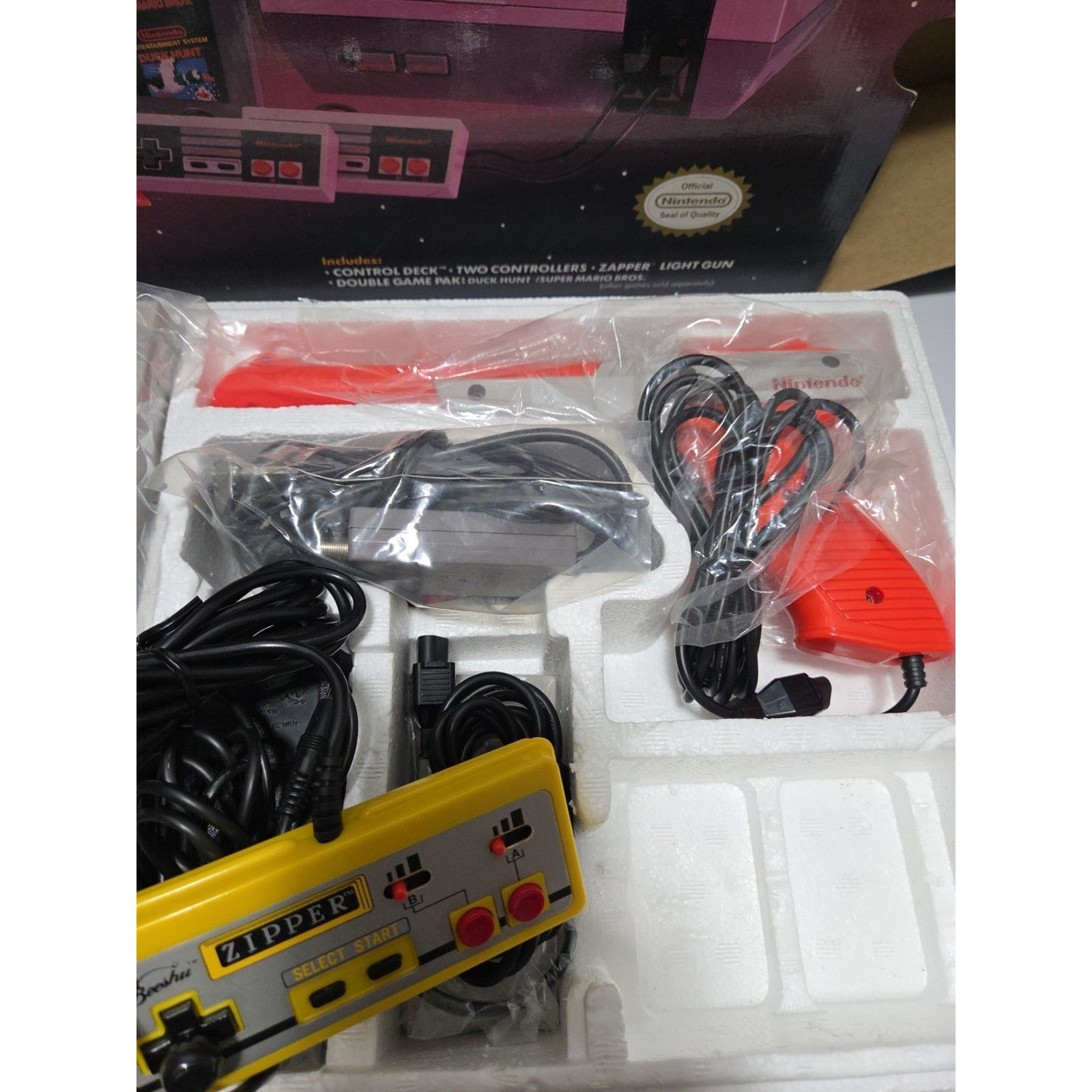 Nintendo NES Action Set Console CIB Zapper Controllers 15 Games Bundle