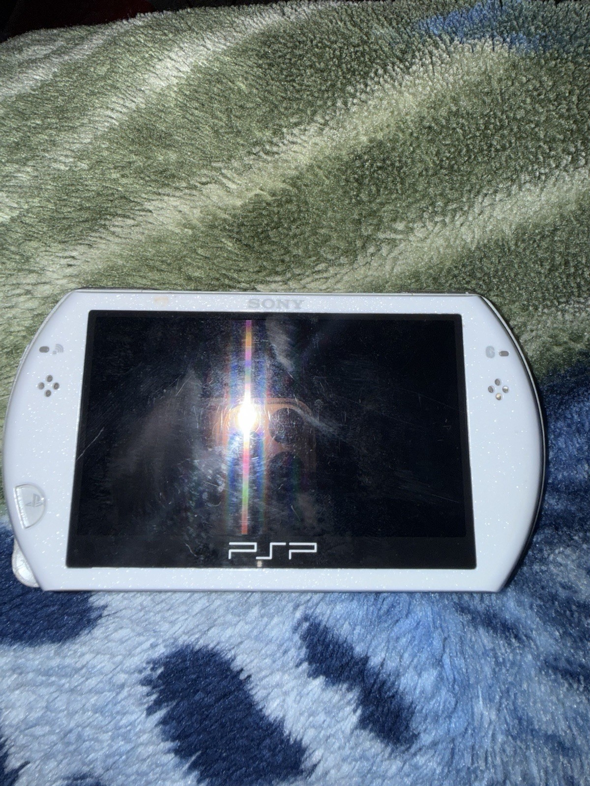 Sony PSP go Handheld System Console White with USB Connectivity