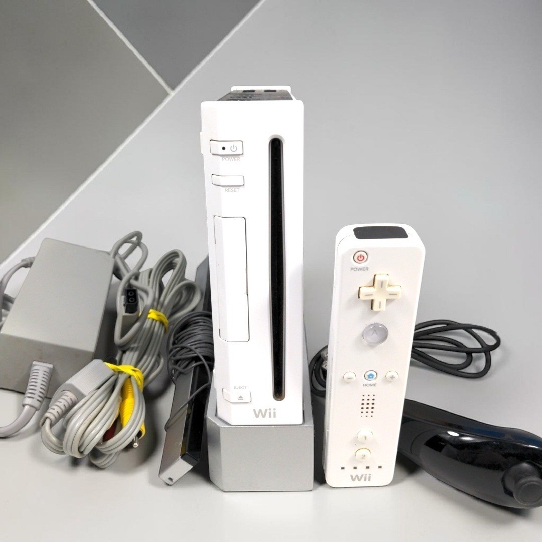 VTG 2006 Nintendo Wii RVL-001 Console Bundle White GameCube Ports 3 Games