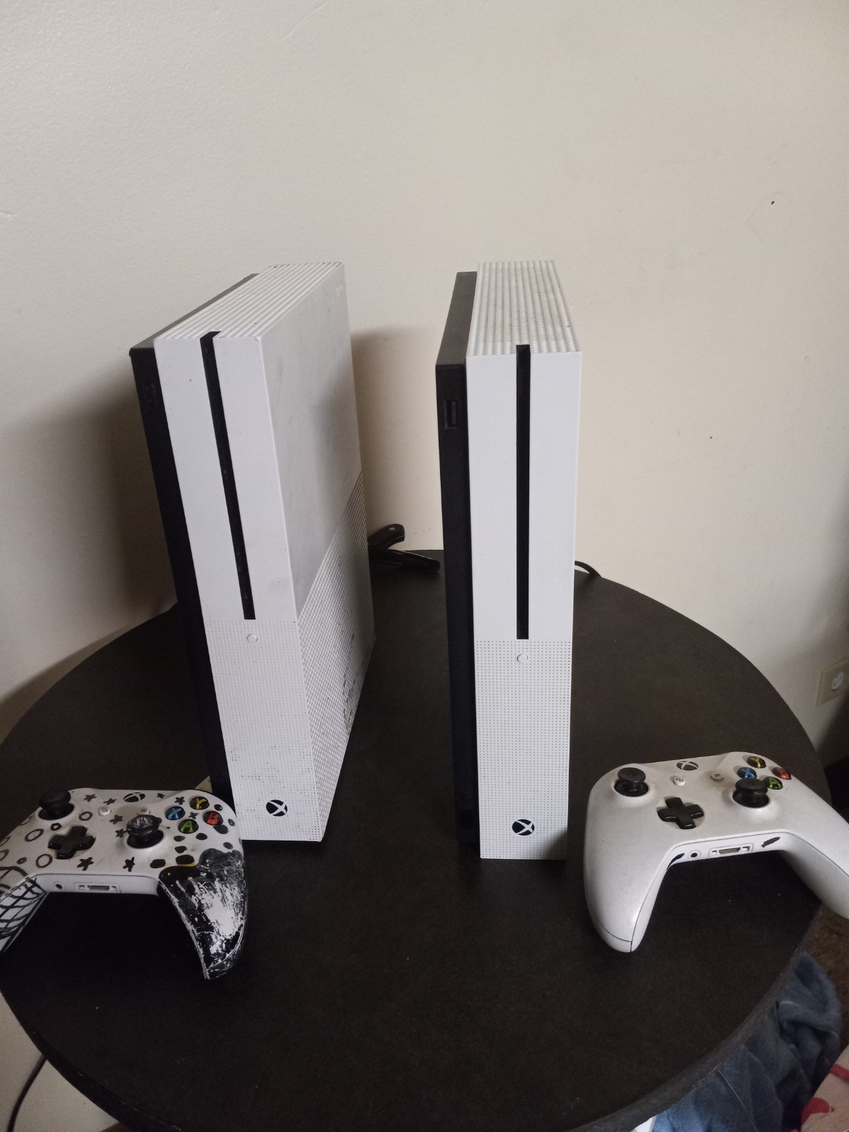 Microsoft Xbox One S Home Console White with Two Controllers HDMI USB-A Ethernet