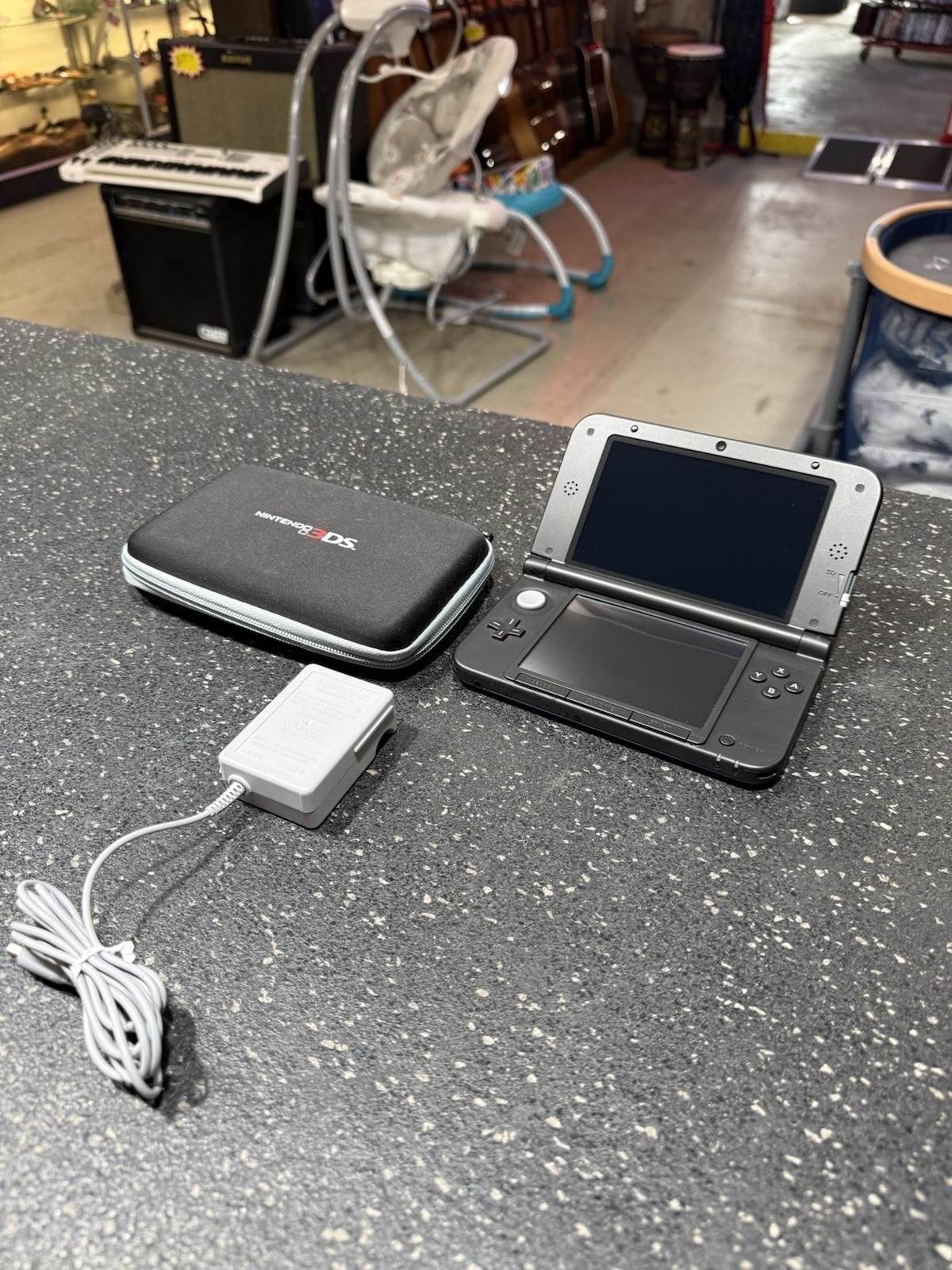 Nintendo 3DS XL Blue Console W/ Charger *Tested and working*